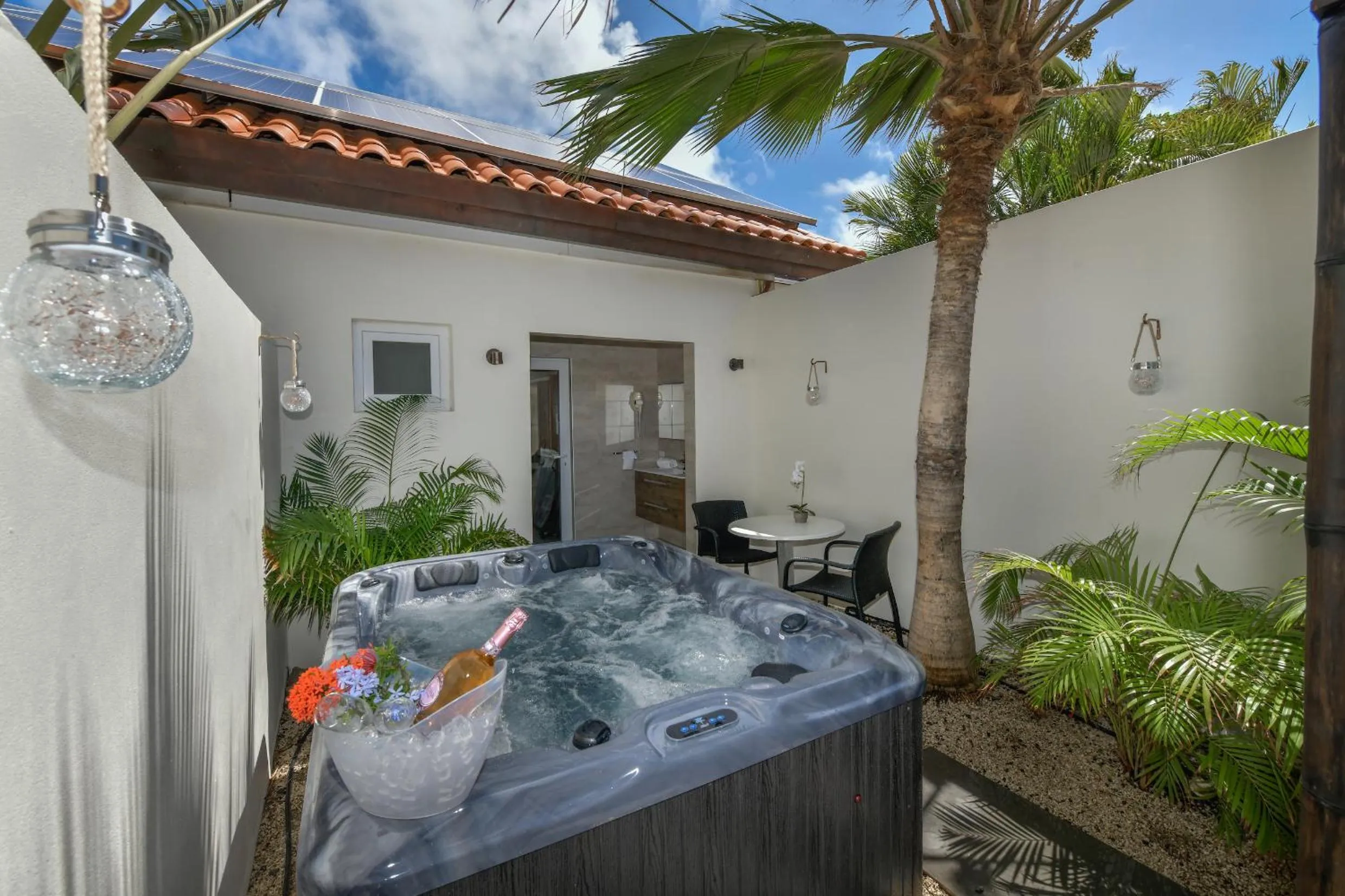 Garden in Boutique Hotel Swiss Paradise Aruba Villas and Suites