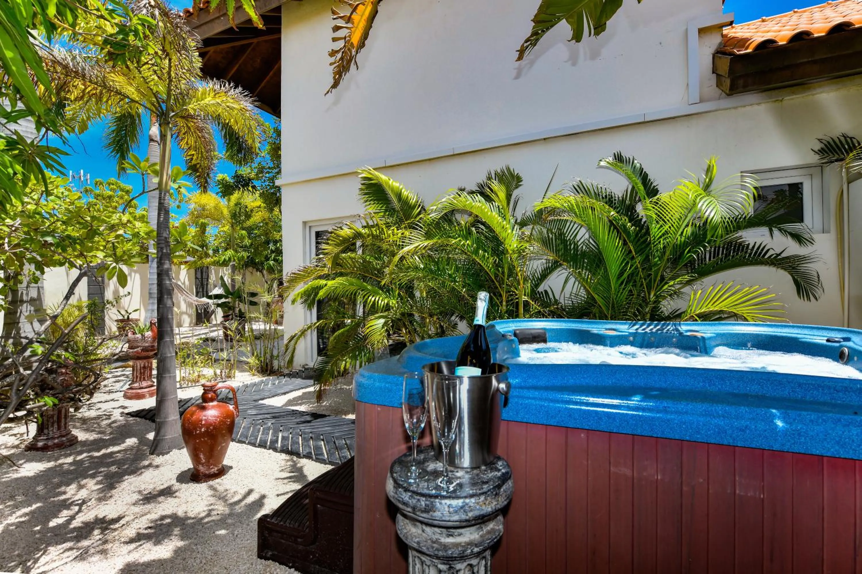 Garden in Boutique Hotel Swiss Paradise Aruba Villas and Suites