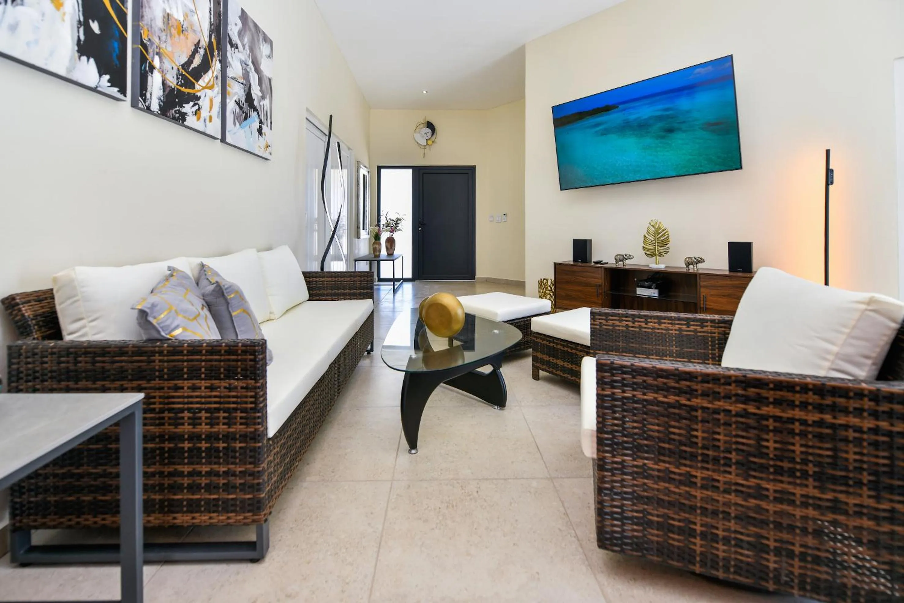 TV and multimedia in Boutique Hotel Swiss Paradise Aruba Villas and Suites