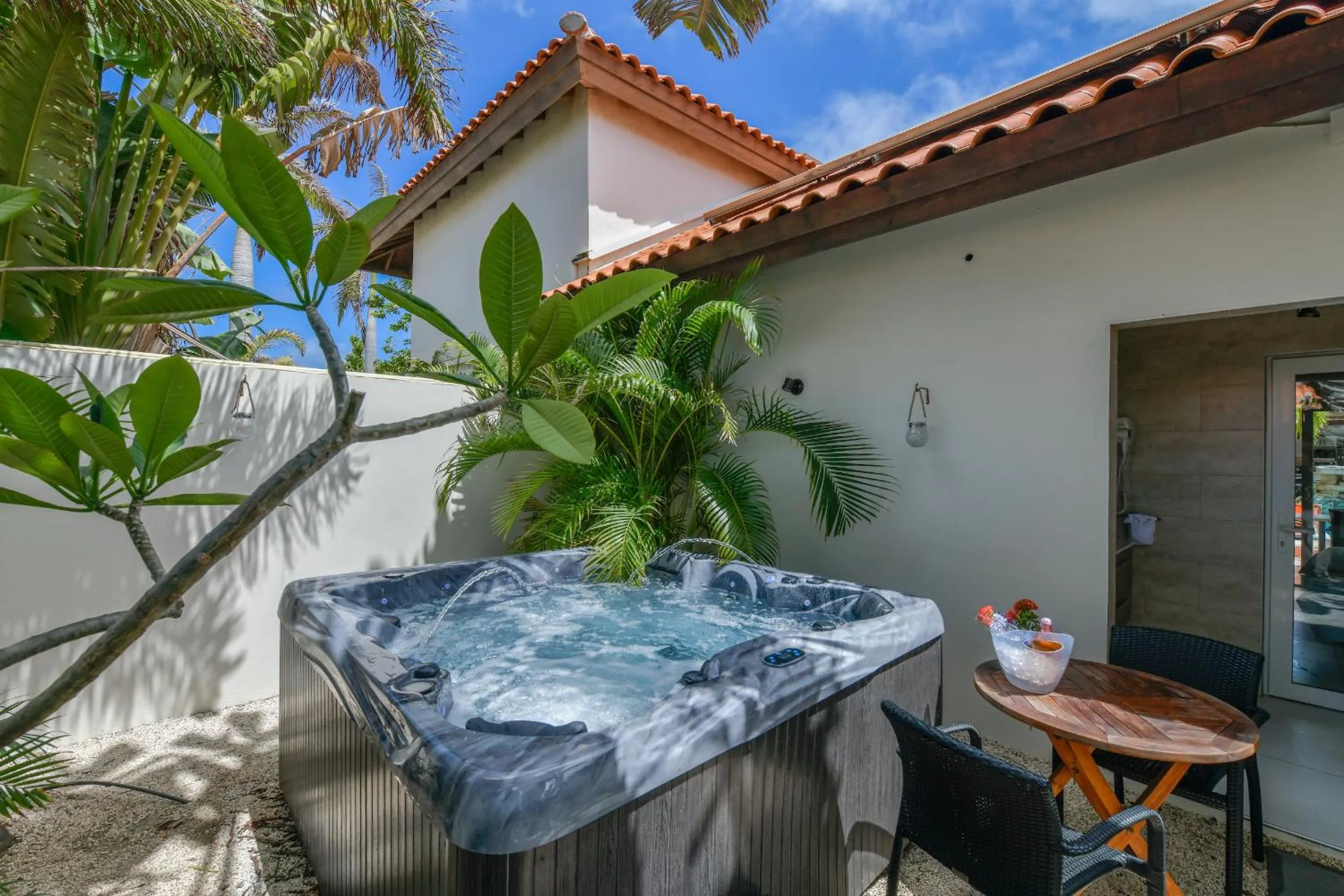 Garden in Boutique Hotel Swiss Paradise Aruba Villas and Suites