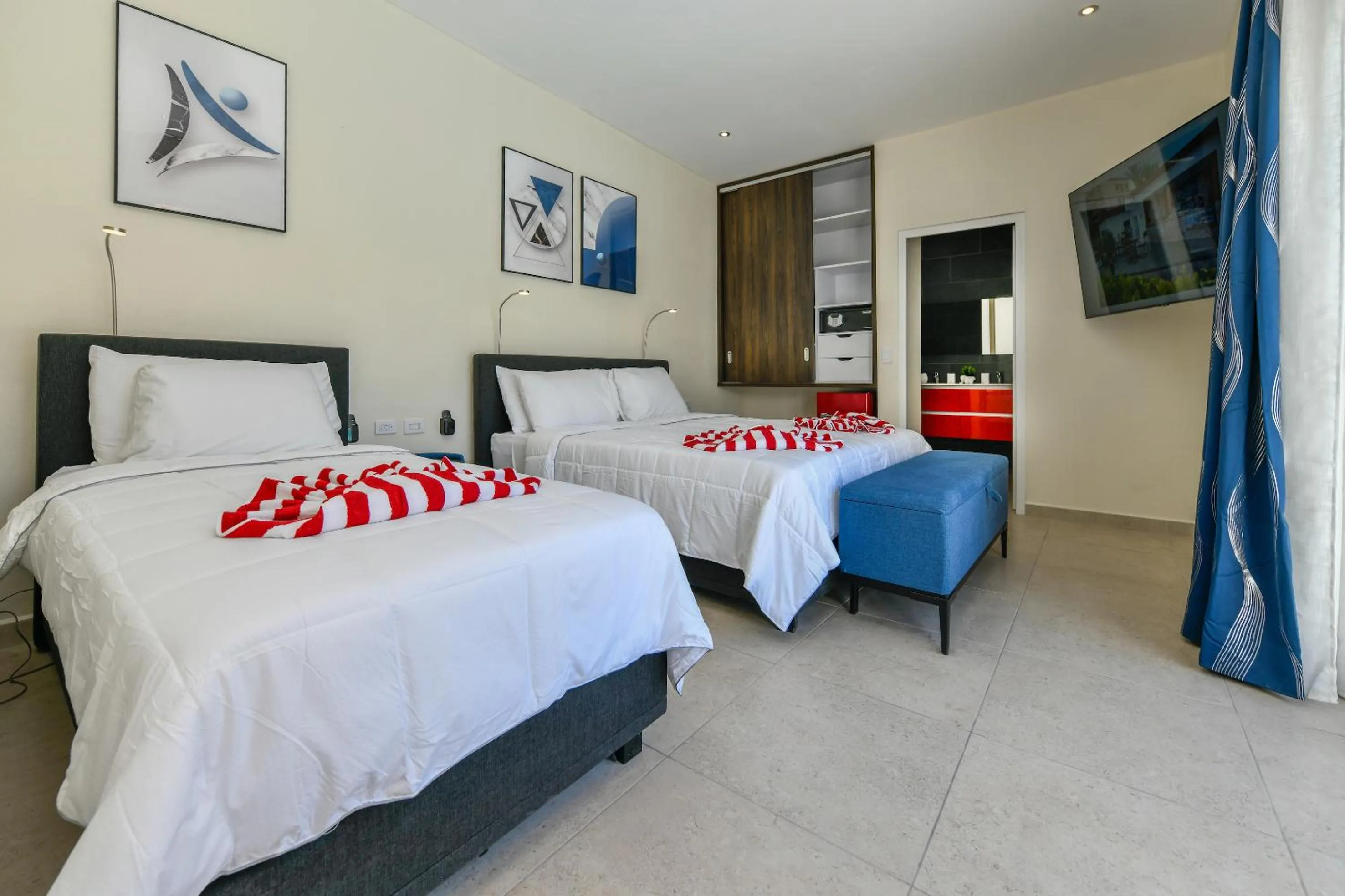 TV and multimedia, Bed in Boutique Hotel Swiss Paradise Aruba Villas and Suites