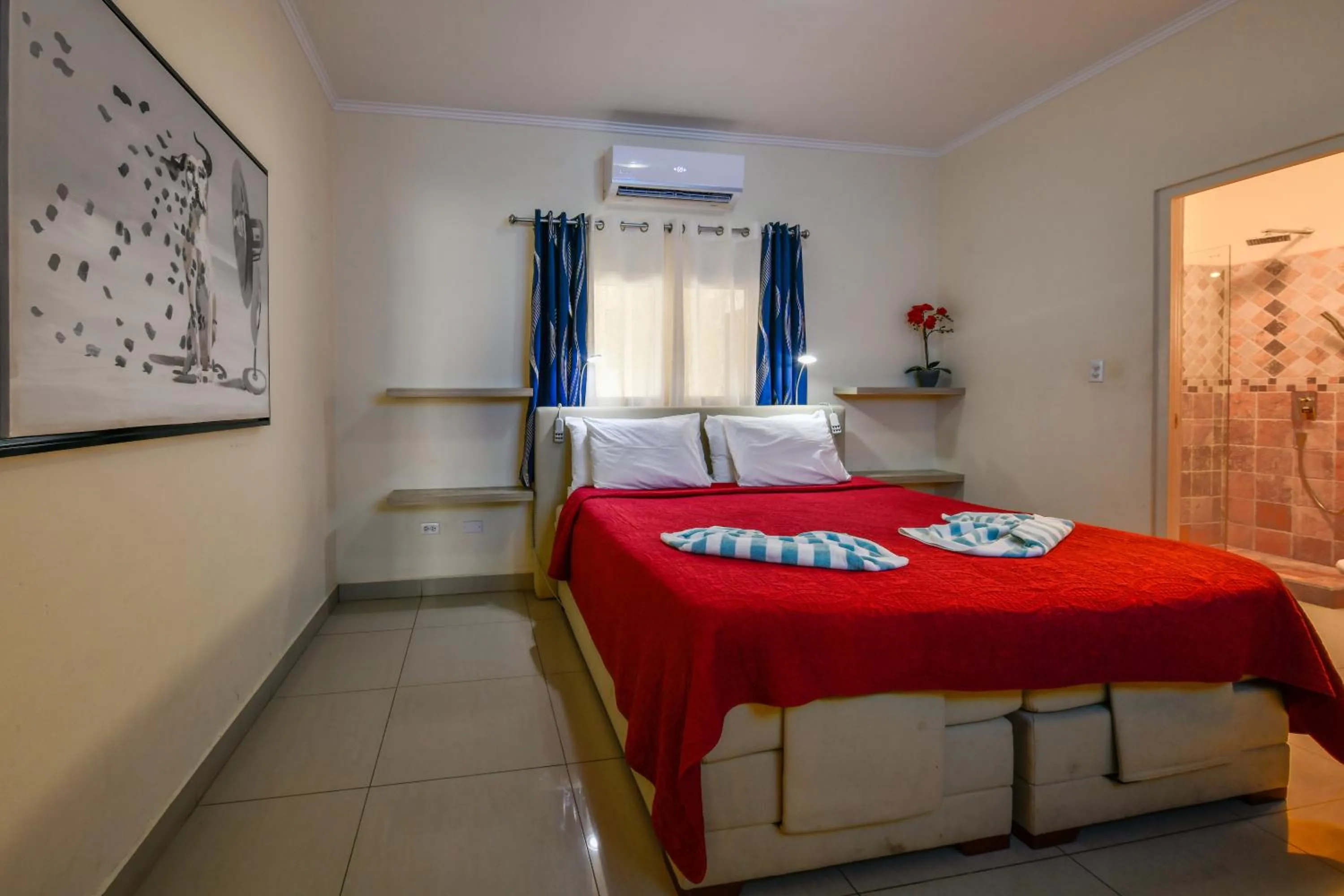 Bed in Boutique Hotel Swiss Paradise Aruba Villas and Suites