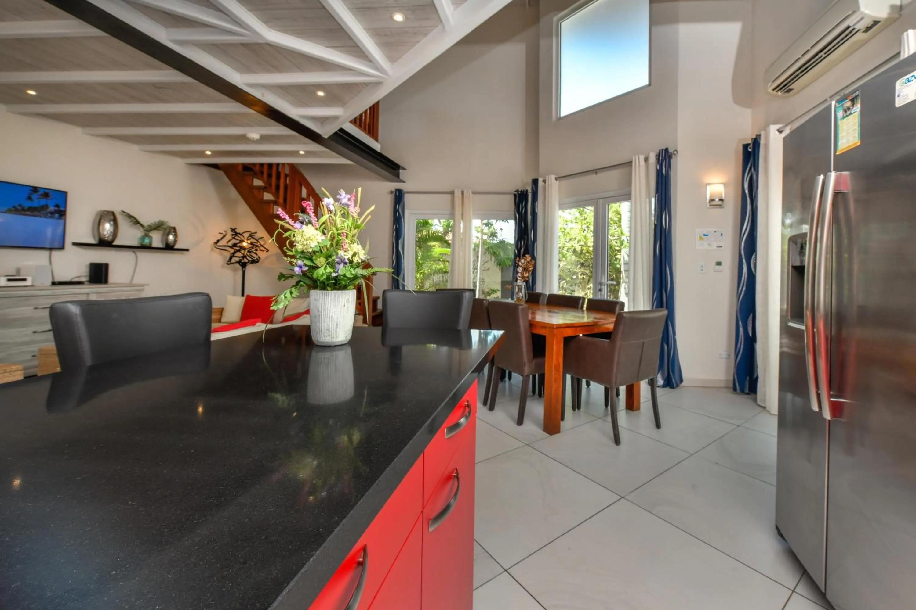 Kitchen or kitchenette in Boutique Hotel Swiss Paradise Aruba Villas and Suites