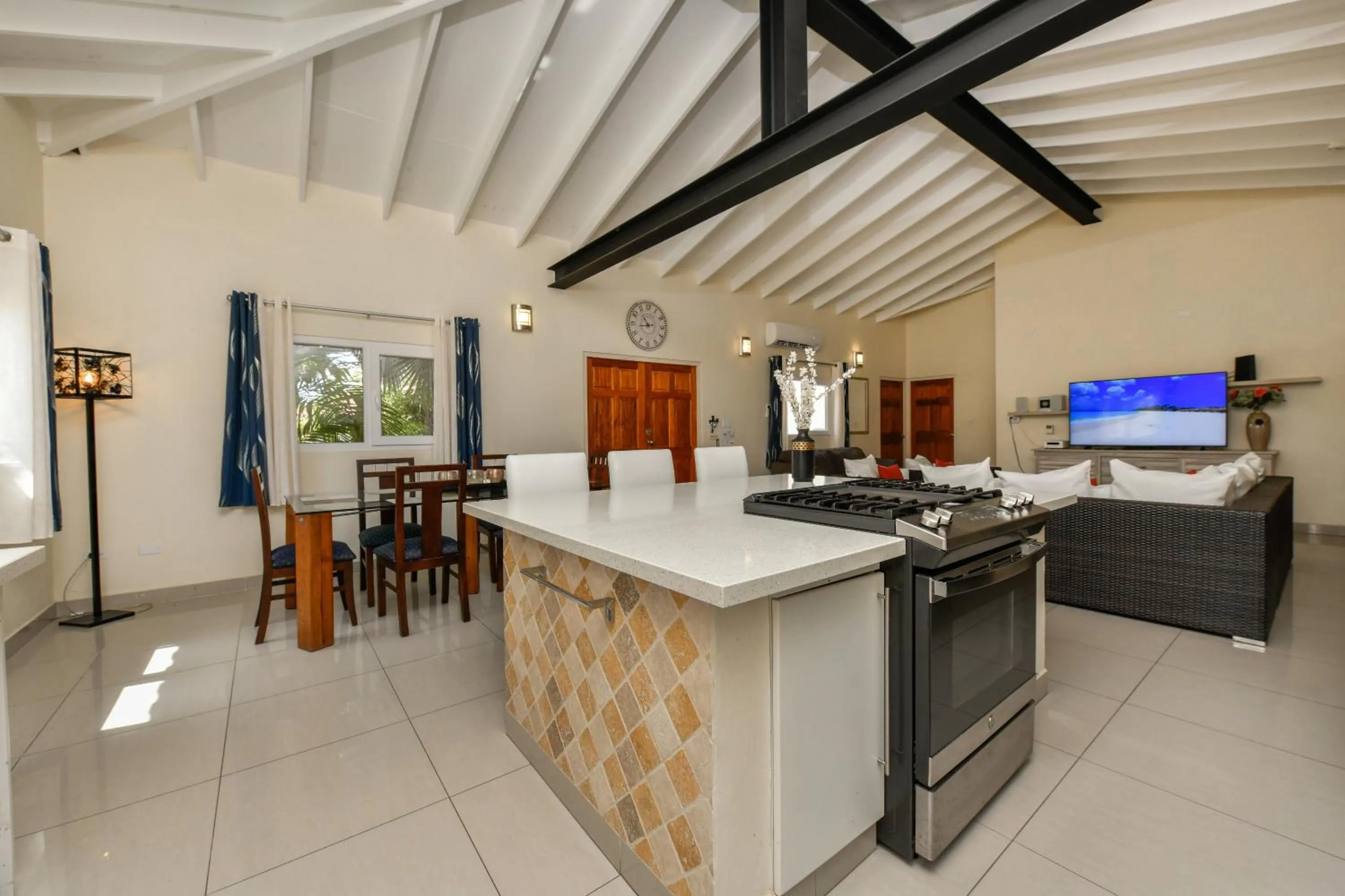 TV and multimedia in Boutique Hotel Swiss Paradise Aruba Villas and Suites