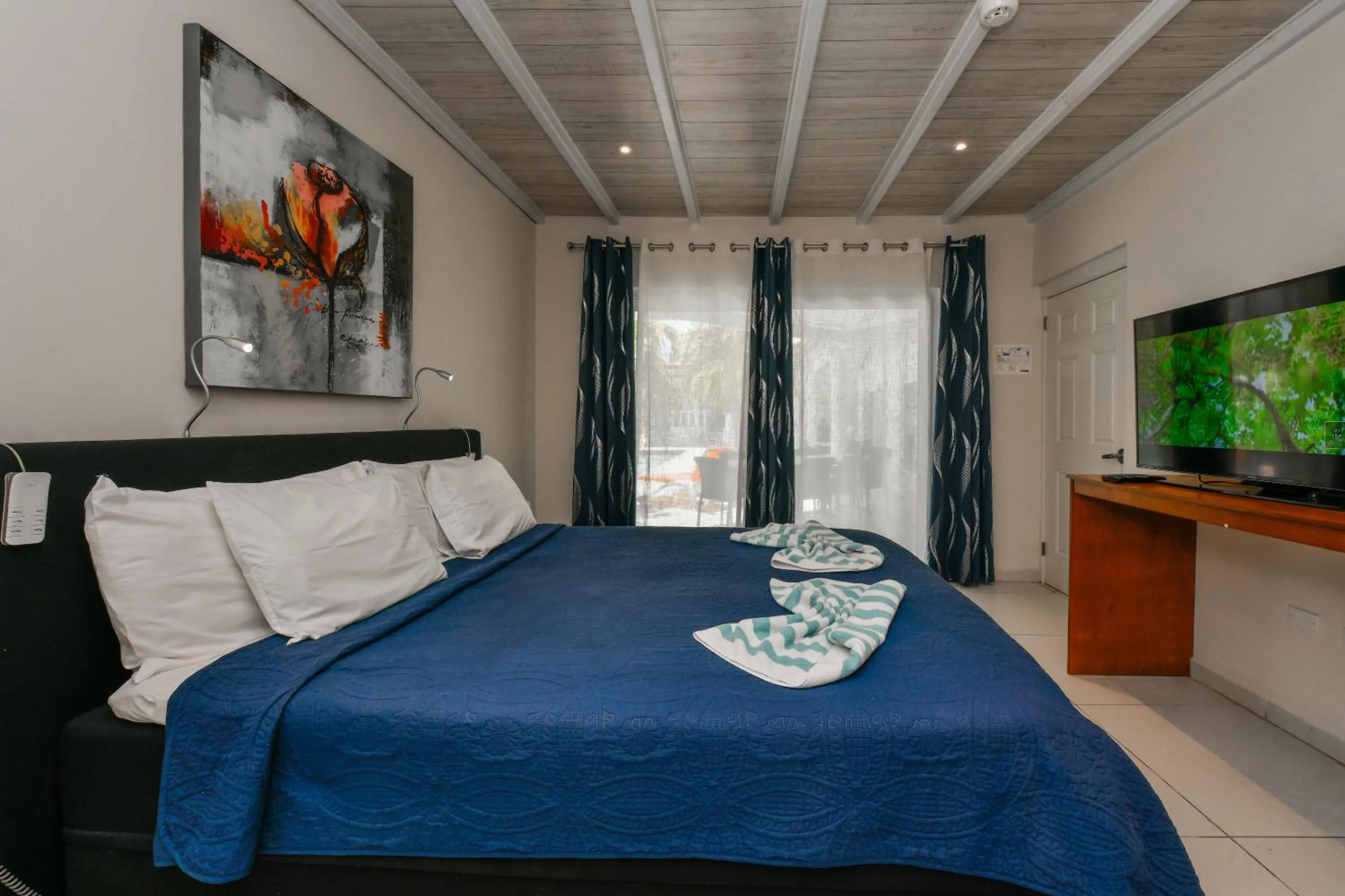 Bed in Boutique Hotel Swiss Paradise Aruba Villas and Suites