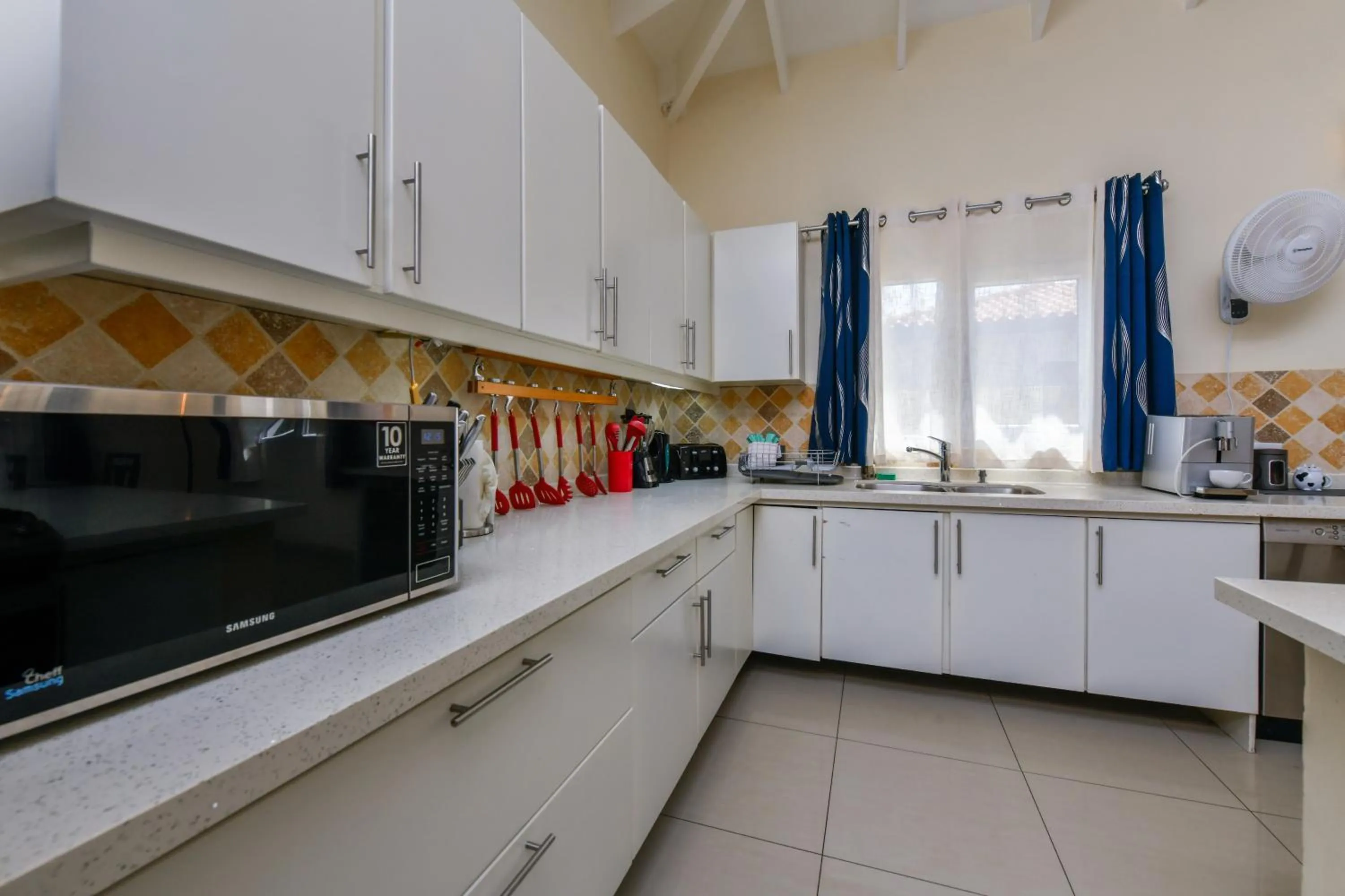 Coffee/tea facilities in Boutique Hotel Swiss Paradise Aruba Villas and Suites