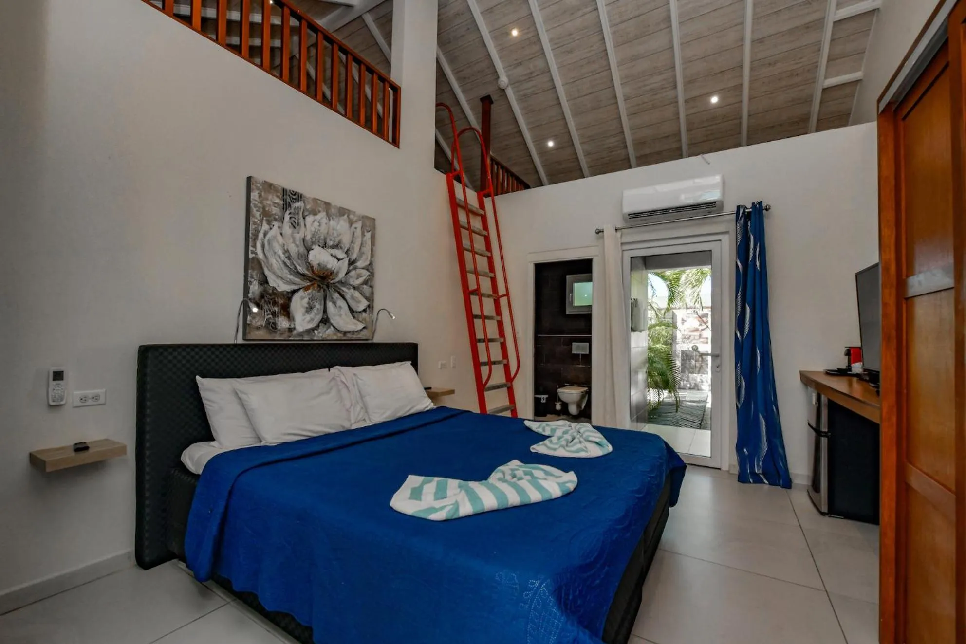 Bed in Boutique Hotel Swiss Paradise Aruba Villas and Suites