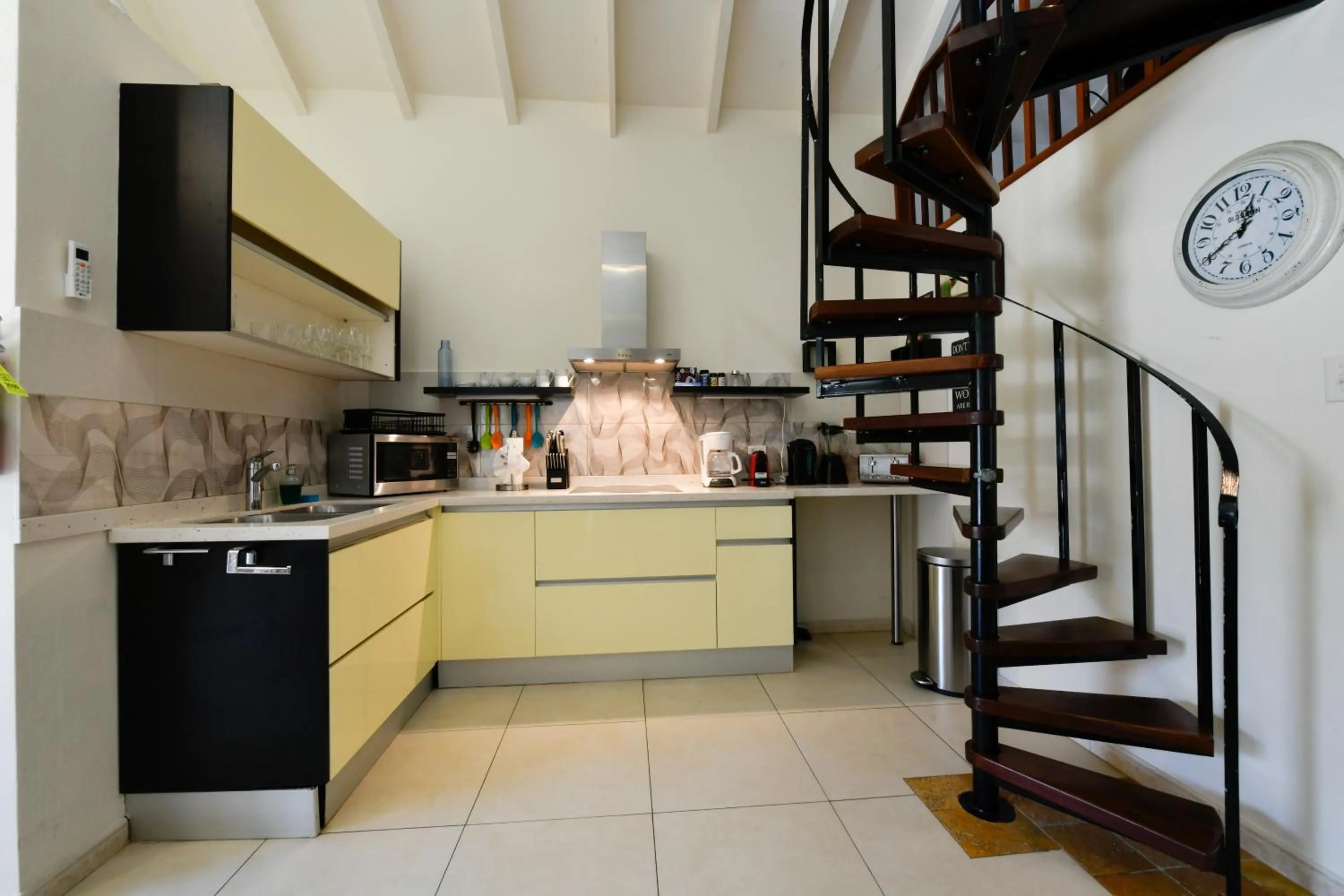 Coffee/tea facilities in Boutique Hotel Swiss Paradise Aruba Villas and Suites