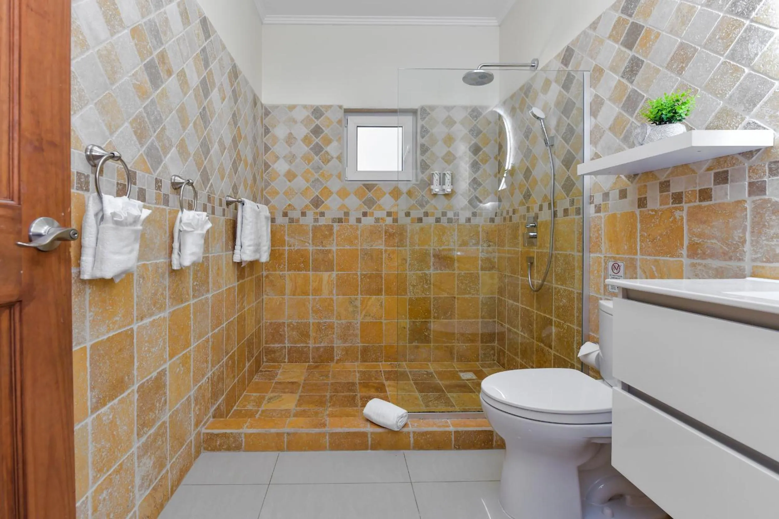 Shower in Boutique Hotel Swiss Paradise Aruba Villas and Suites