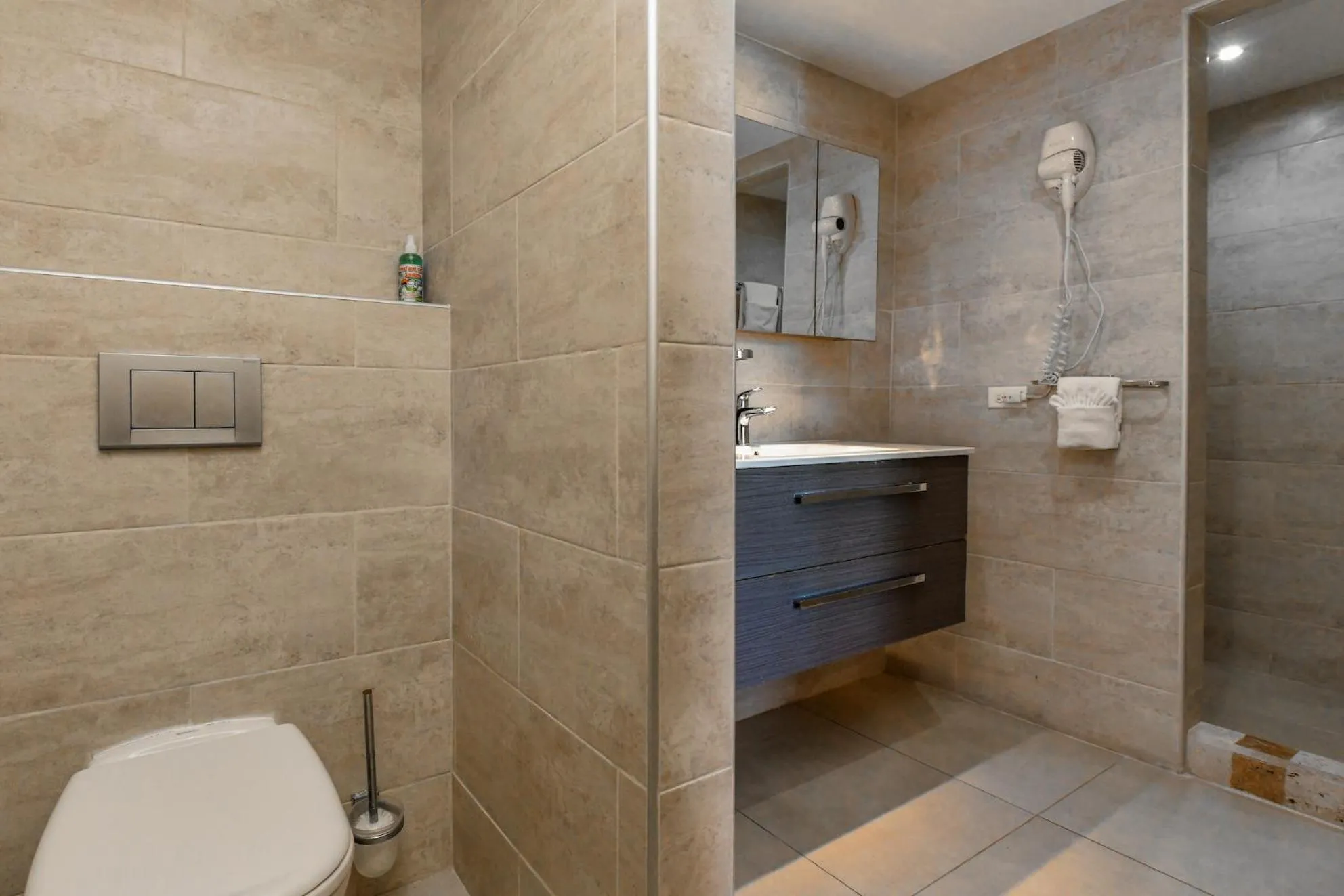 Toilet in Boutique Hotel Swiss Paradise Aruba Villas and Suites