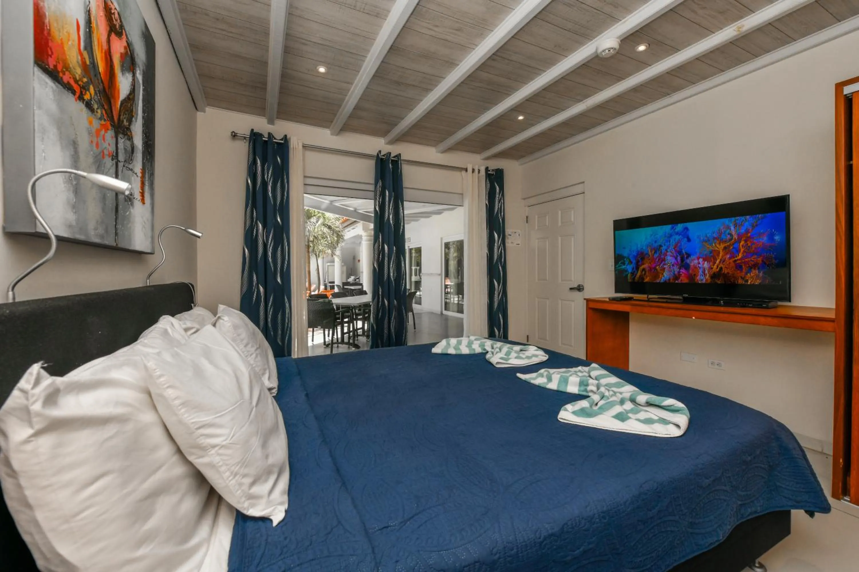 Bed in Boutique Hotel Swiss Paradise Aruba Villas and Suites