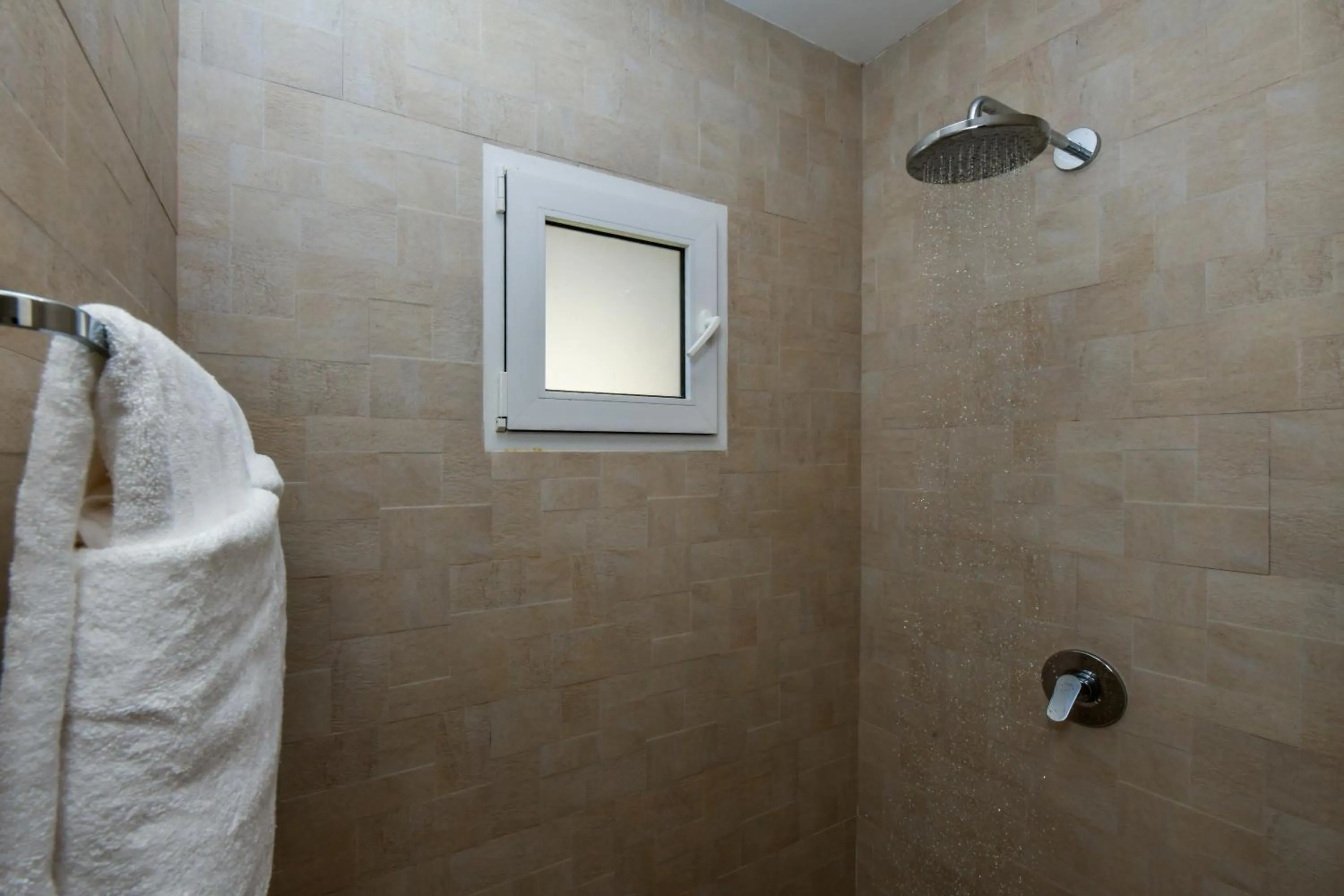 Shower in Boutique Hotel Swiss Paradise Aruba Villas and Suites