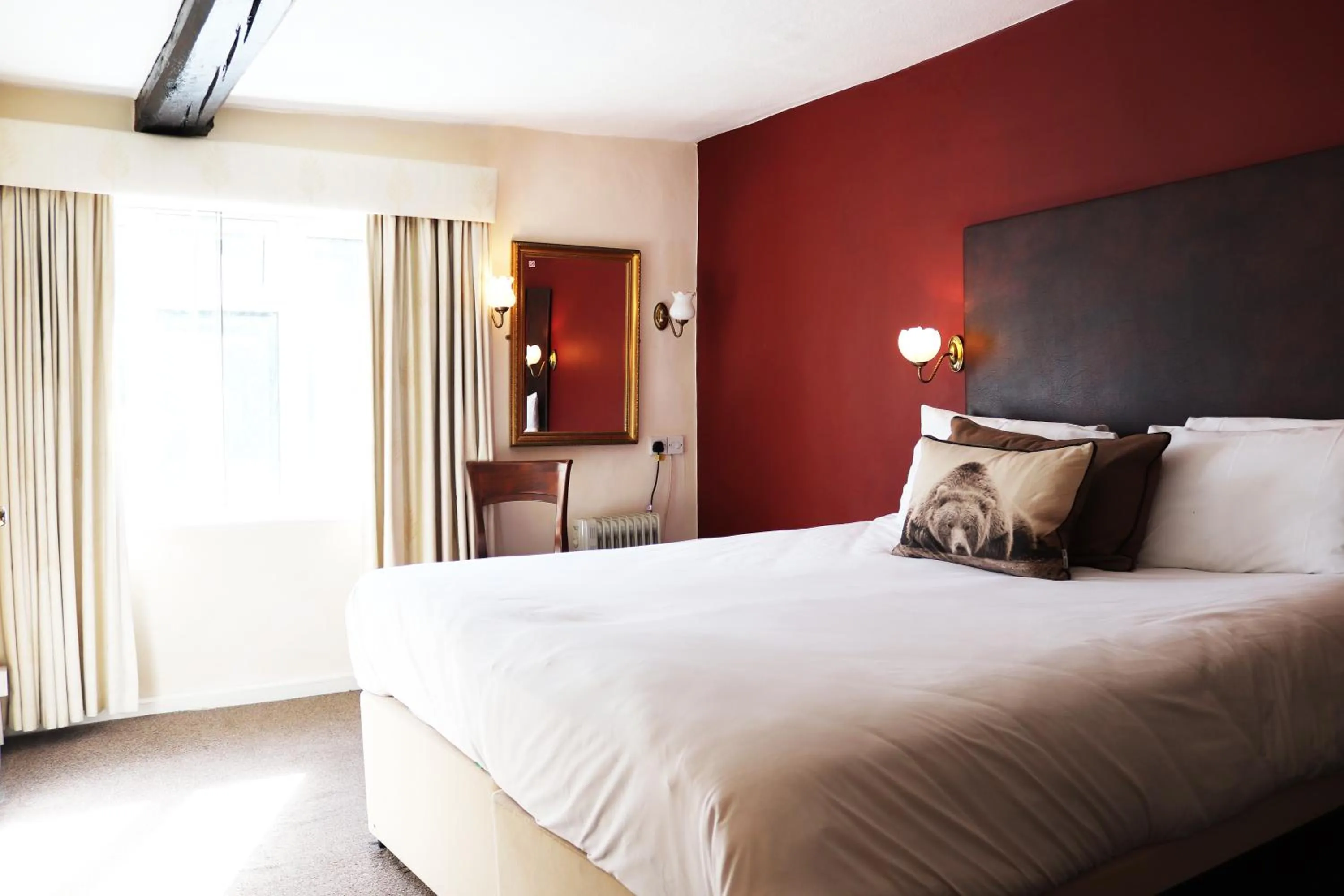 Bed in Shillingford Bridge Hotel