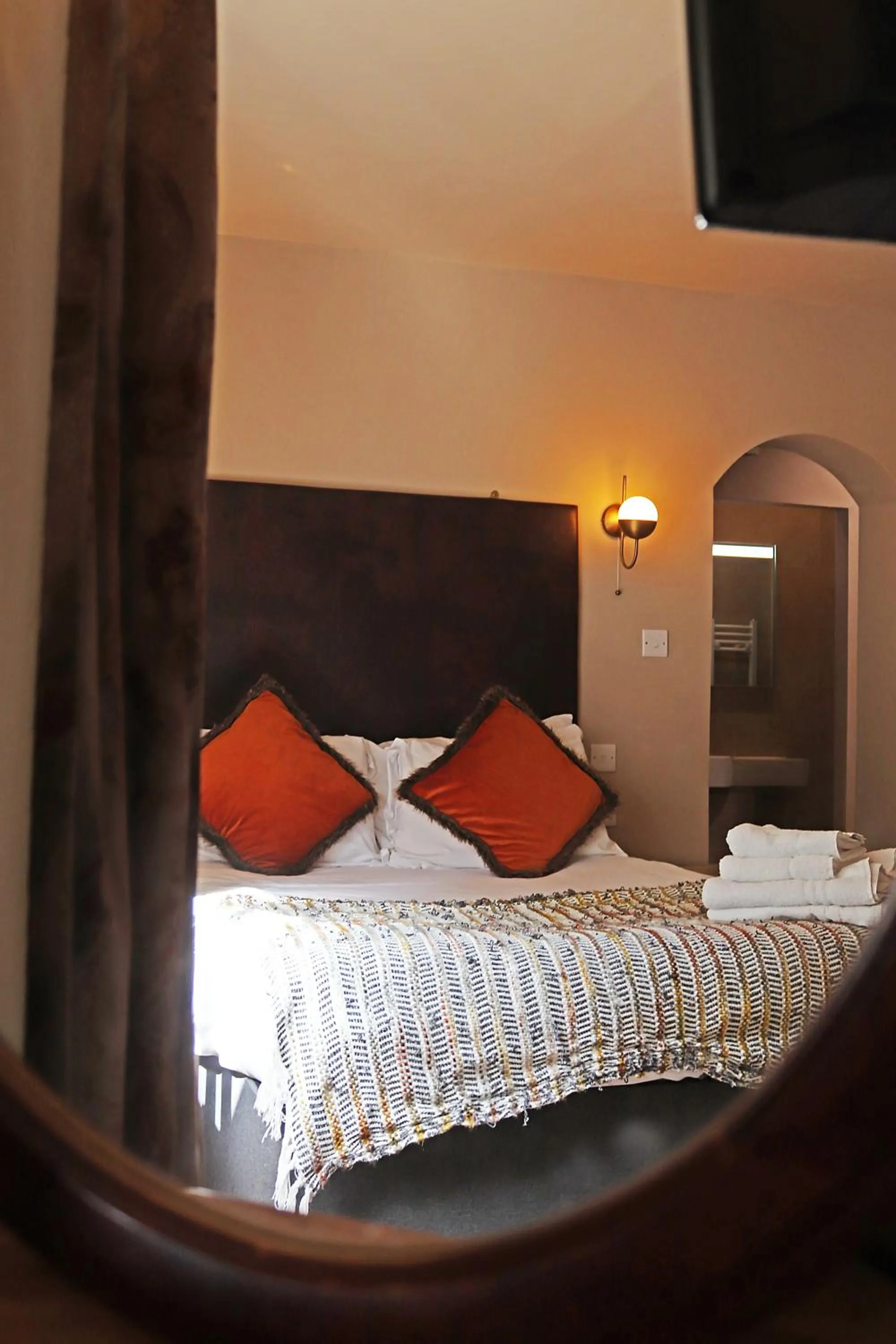 Bed in Shillingford Bridge Hotel