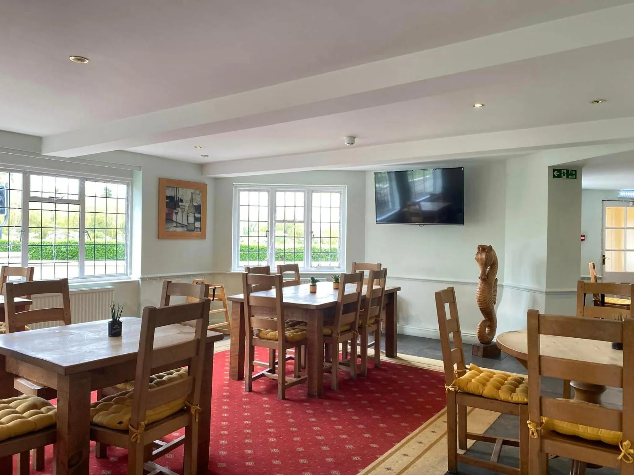 Lounge or bar in Shillingford Bridge Hotel