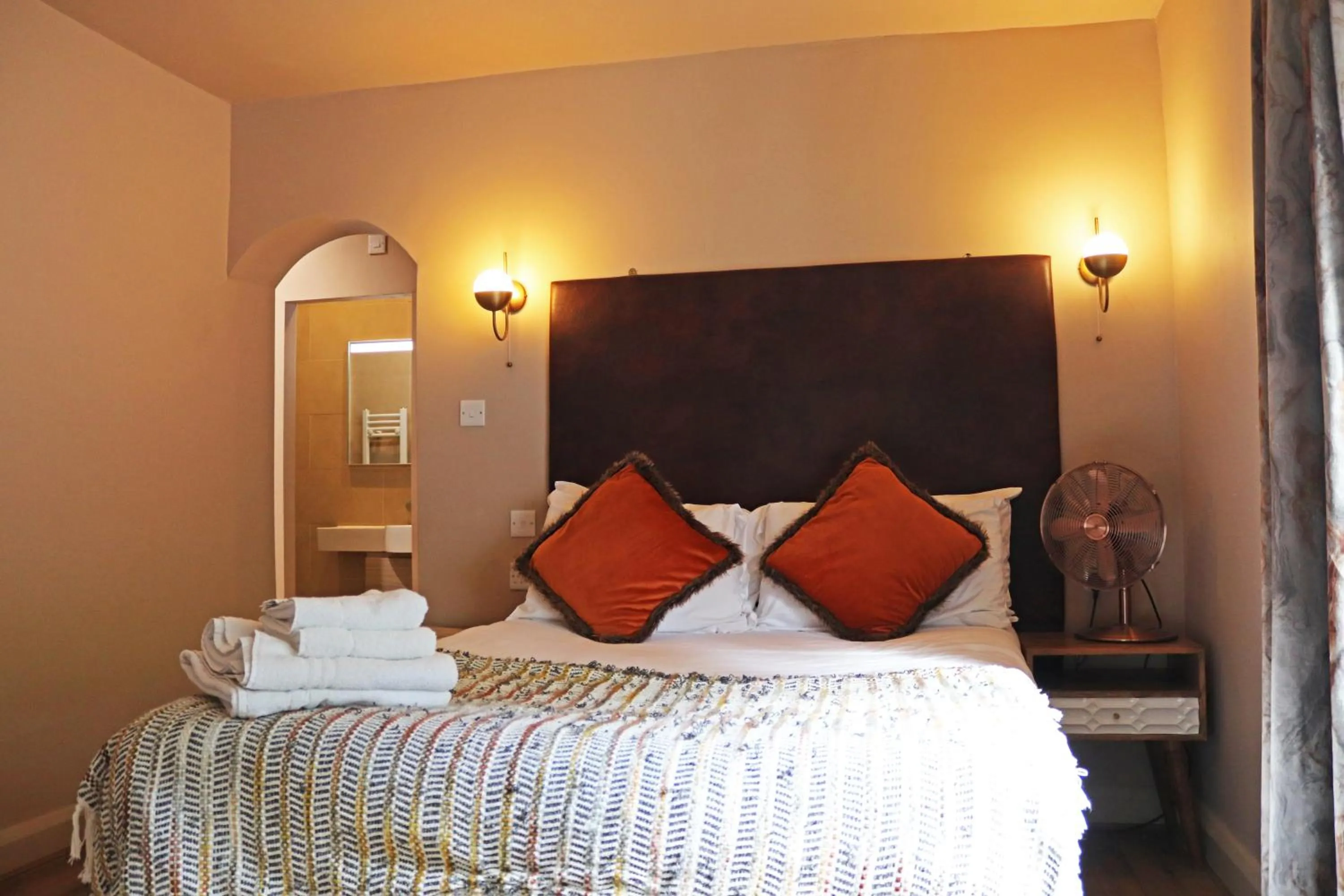 Bed in Shillingford Bridge Hotel