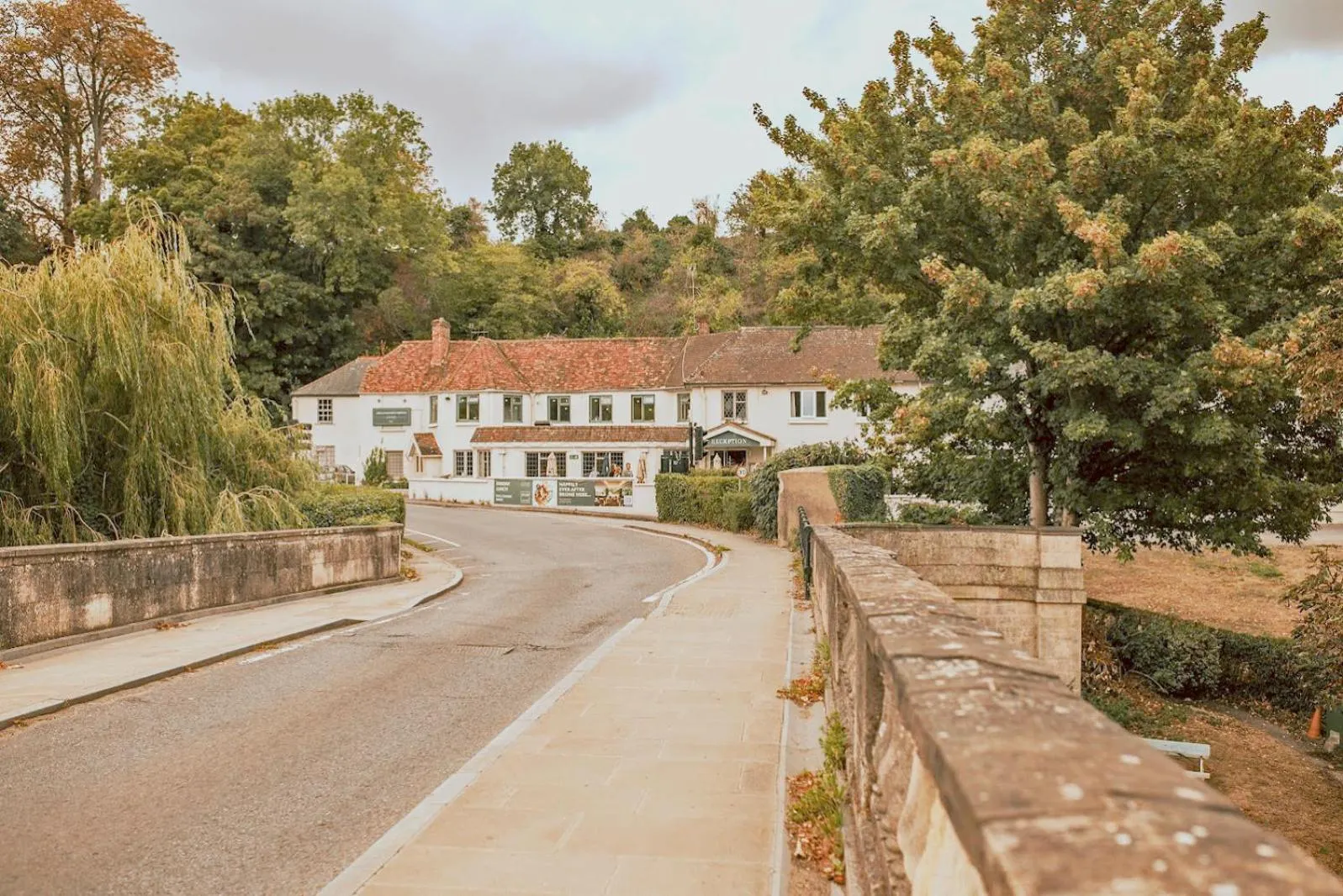 Property building in Shillingford Bridge Hotel