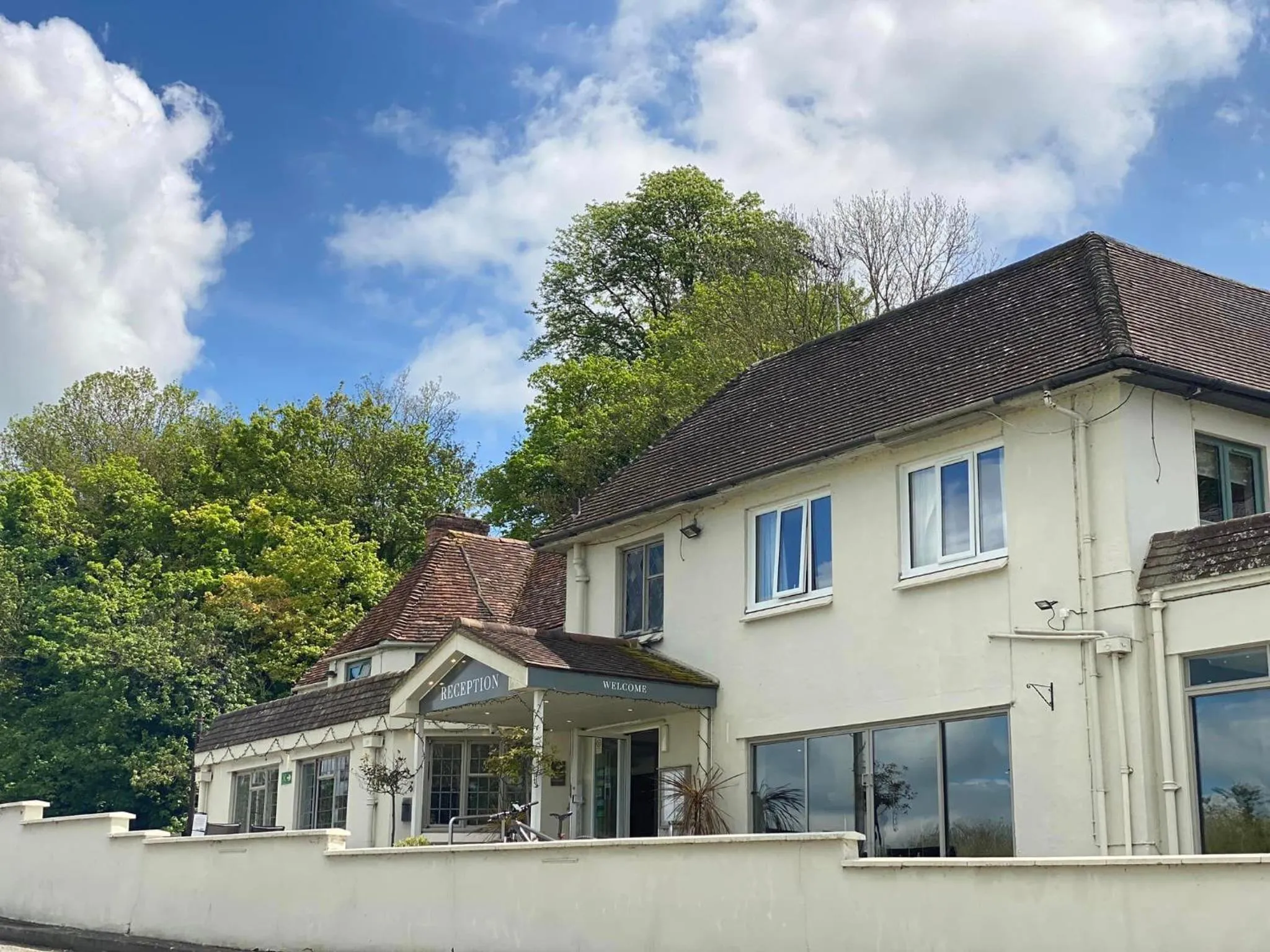 Property building in Shillingford Bridge Hotel