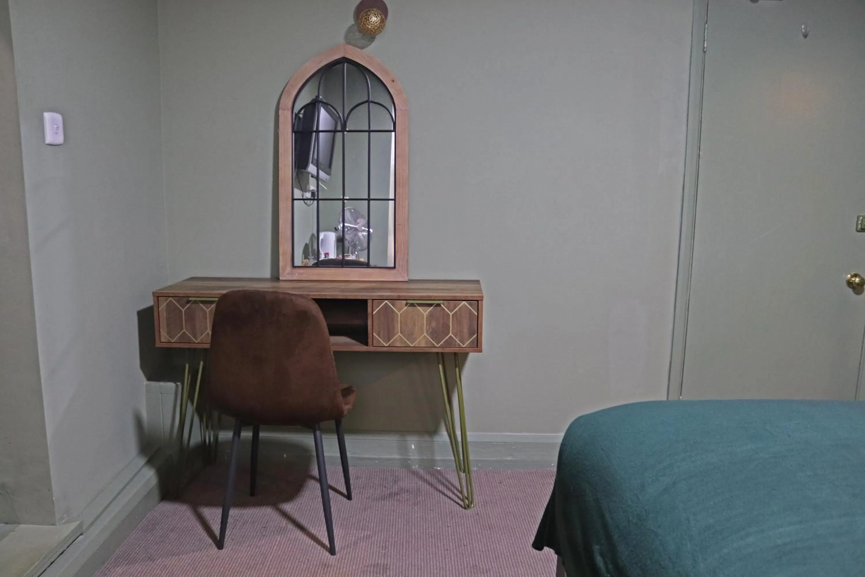 furniture in Shillingford Bridge Hotel