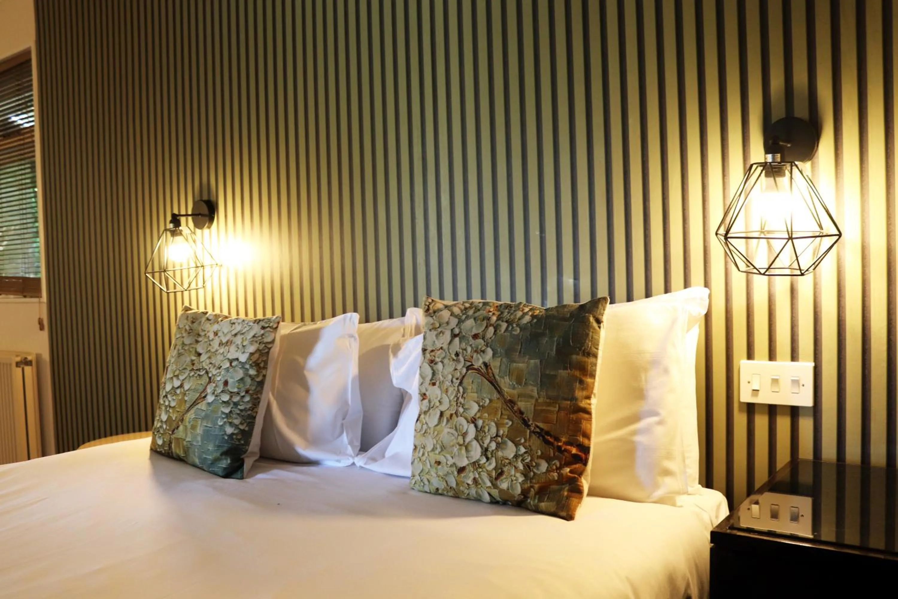 Bed in Shillingford Bridge Hotel