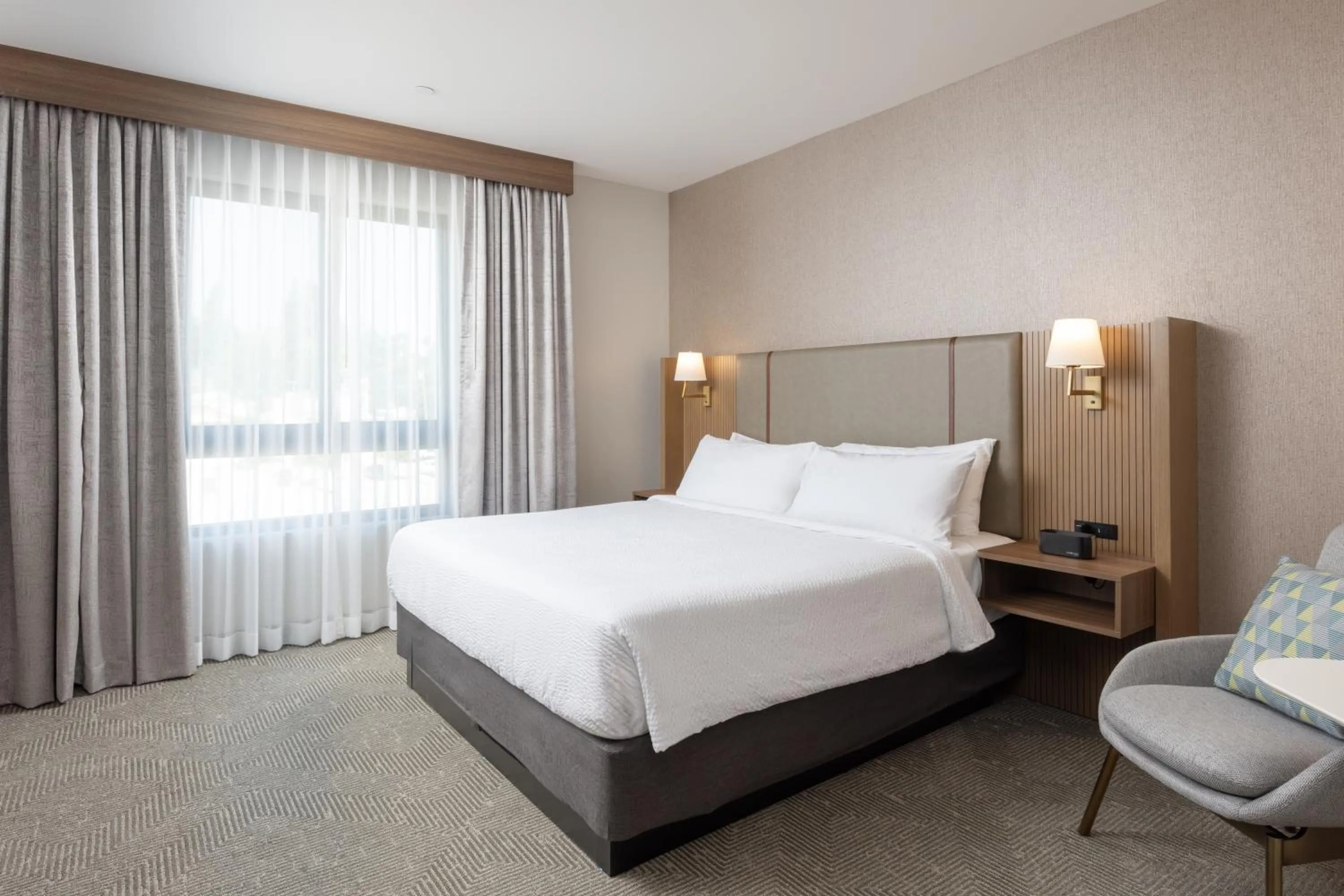 Bed in Holiday Inn & Suites Monterey Park – Los Angeles by IHG