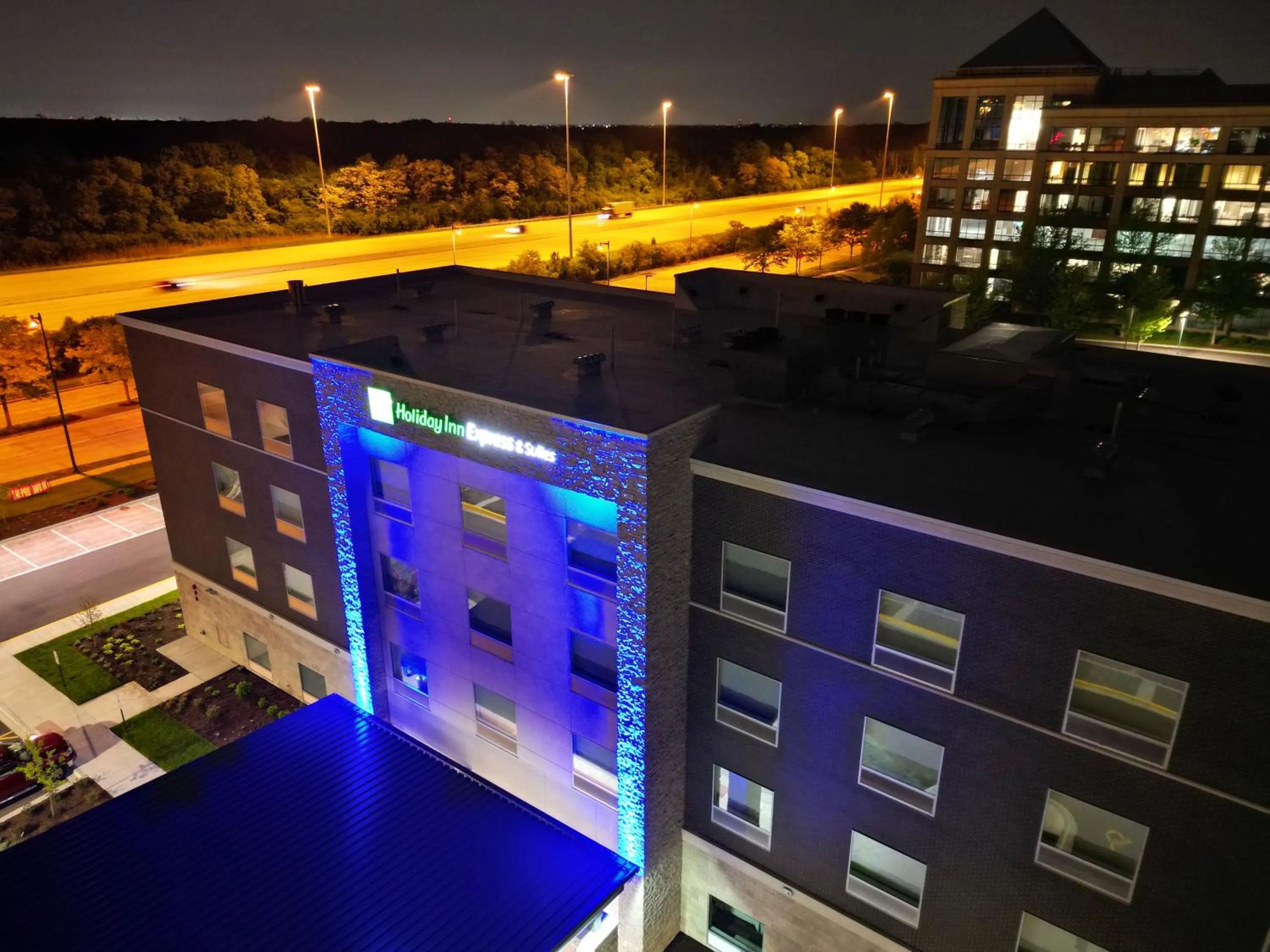 Property building in Holiday Inn Express & Suites Chicago Schaumburg by IHG