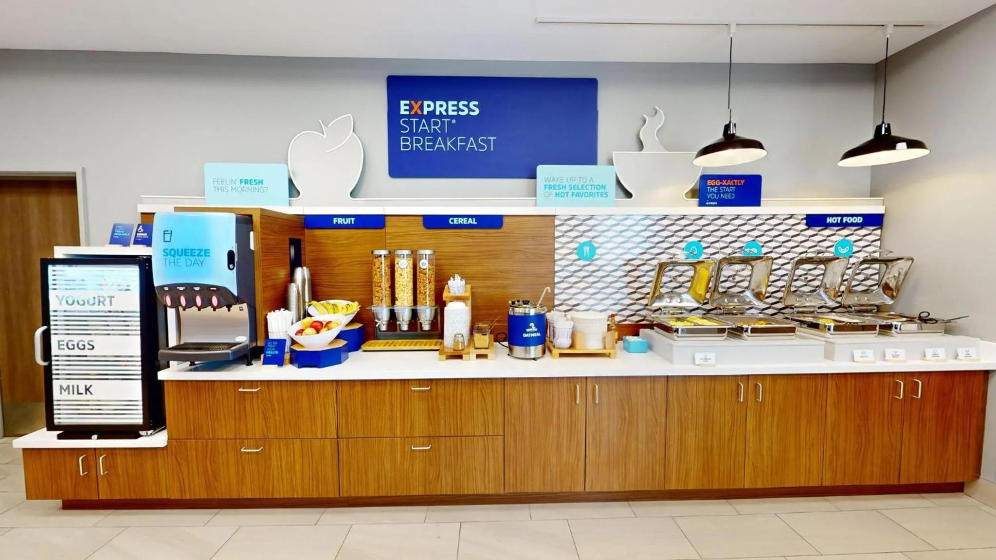 Breakfast in Holiday Inn Express & Suites Chicago Schaumburg by IHG