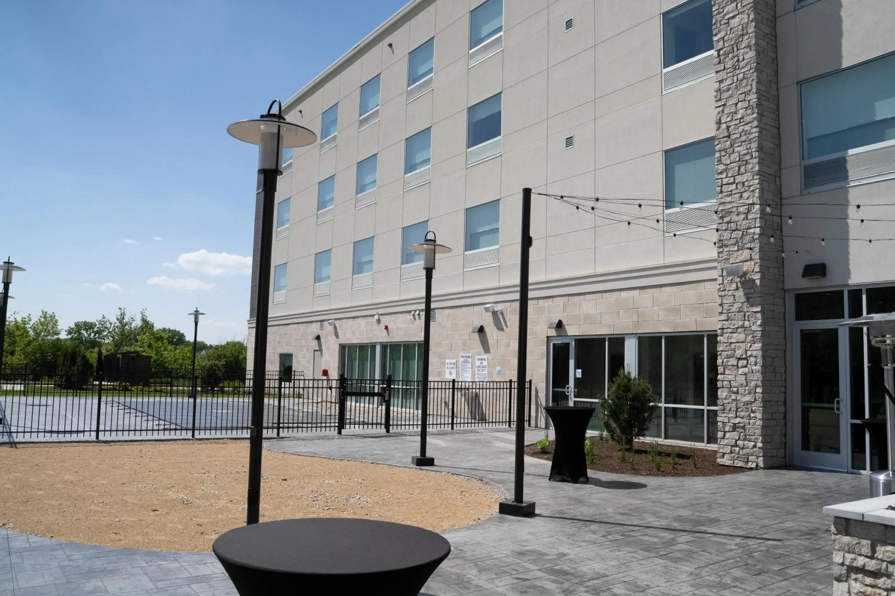 Holiday Inn Express & Suites Chicago Schaumburg by IHG