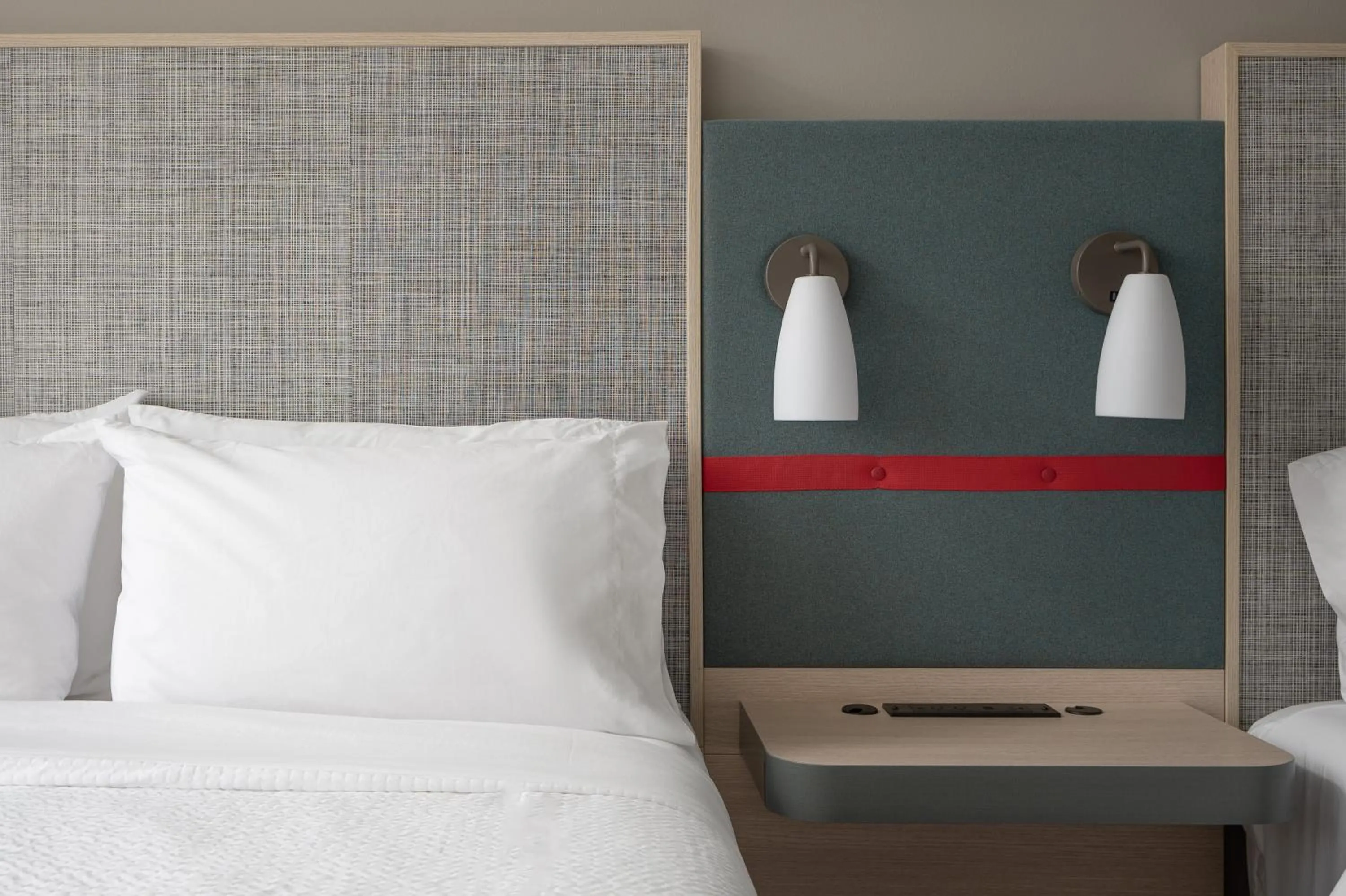 Photo of the whole room, Bed in avid hotel Oak Creek by IHG