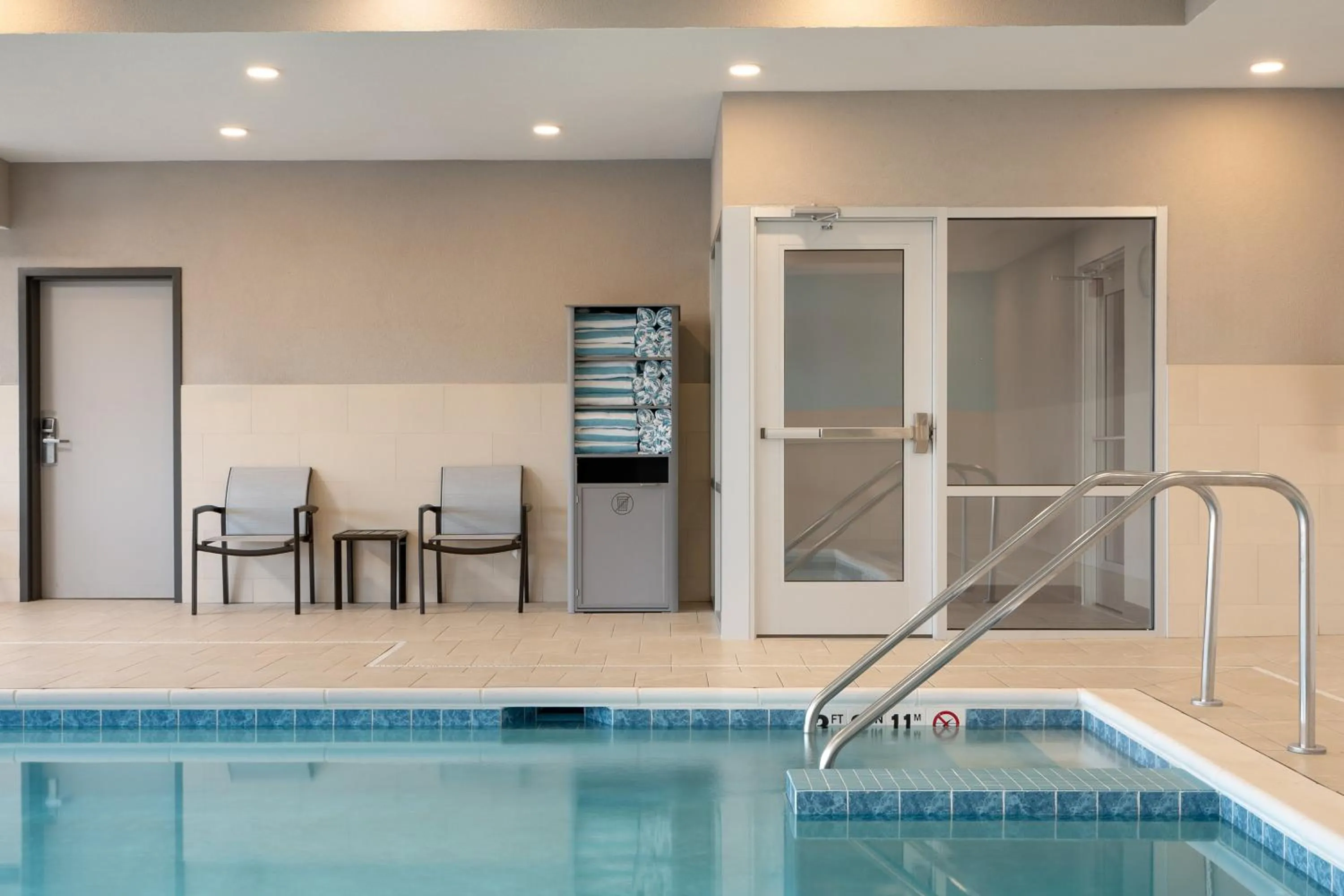 Swimming pool in avid hotel Oak Creek by IHG