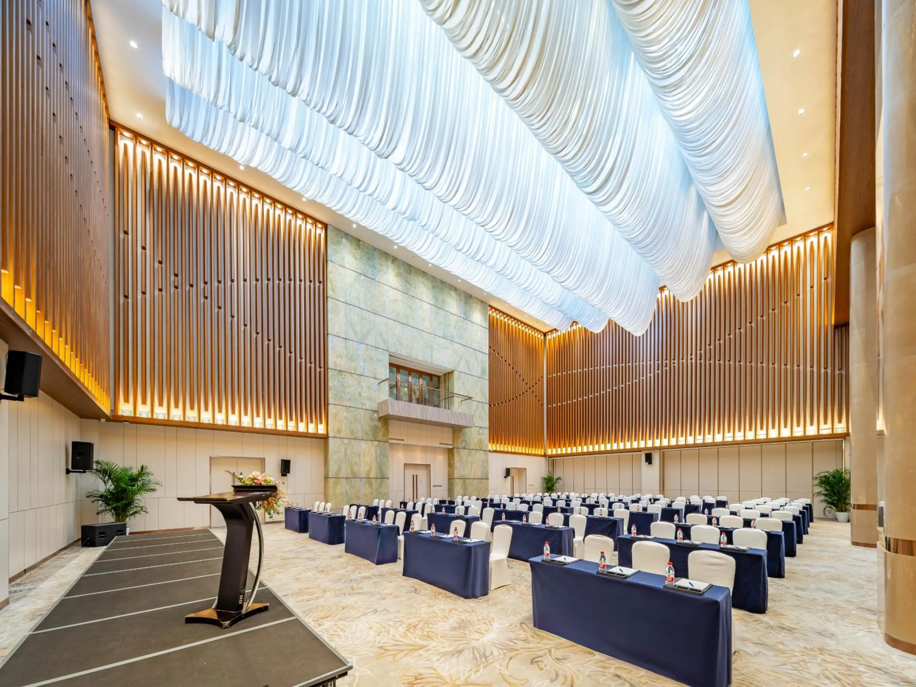 Meeting/conference room in Holiday Inn Express Beijing Conference Center by IHG