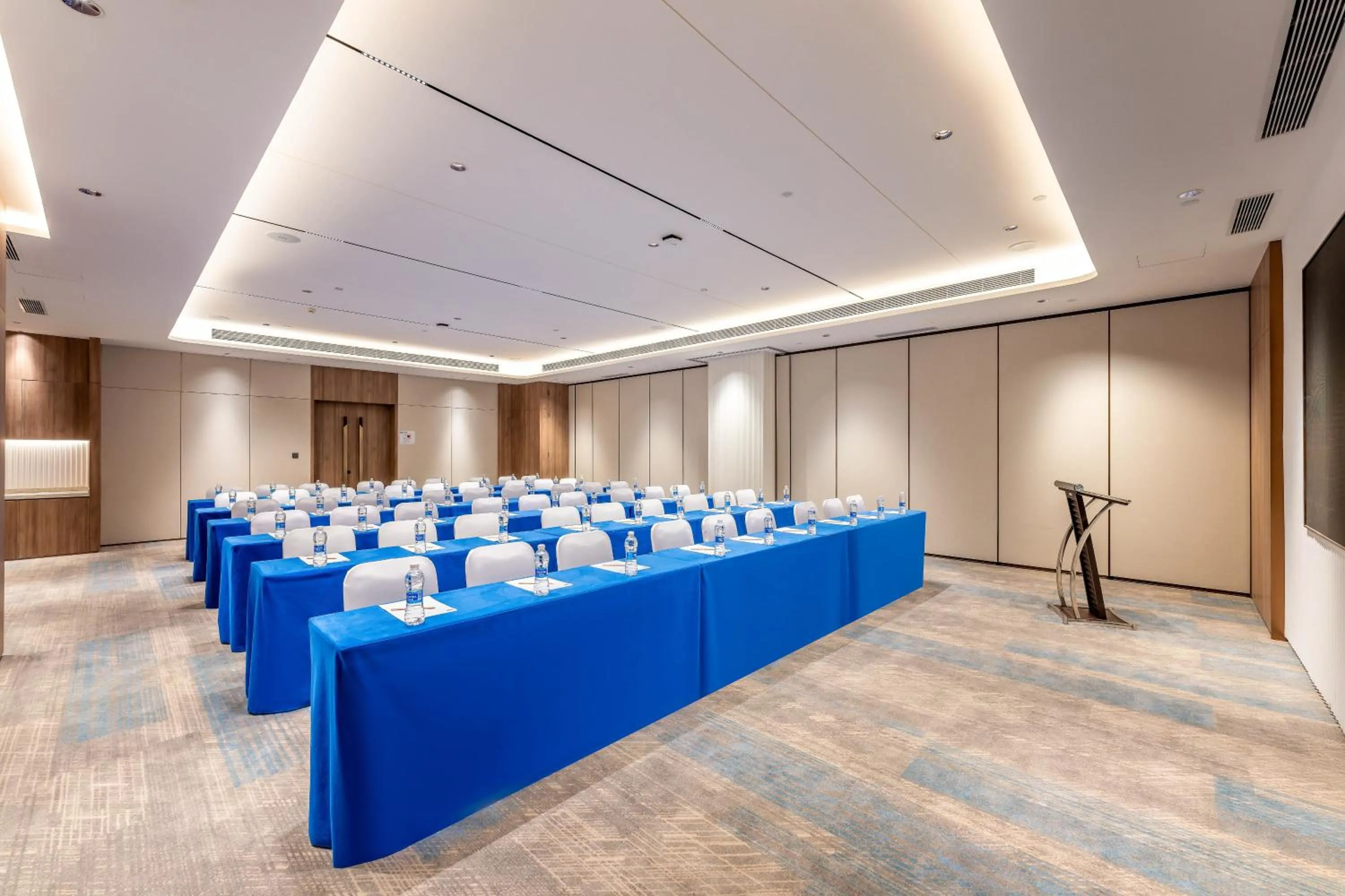 Meeting/conference room in Holiday Inn Express Liaocheng ETDZ by IHG