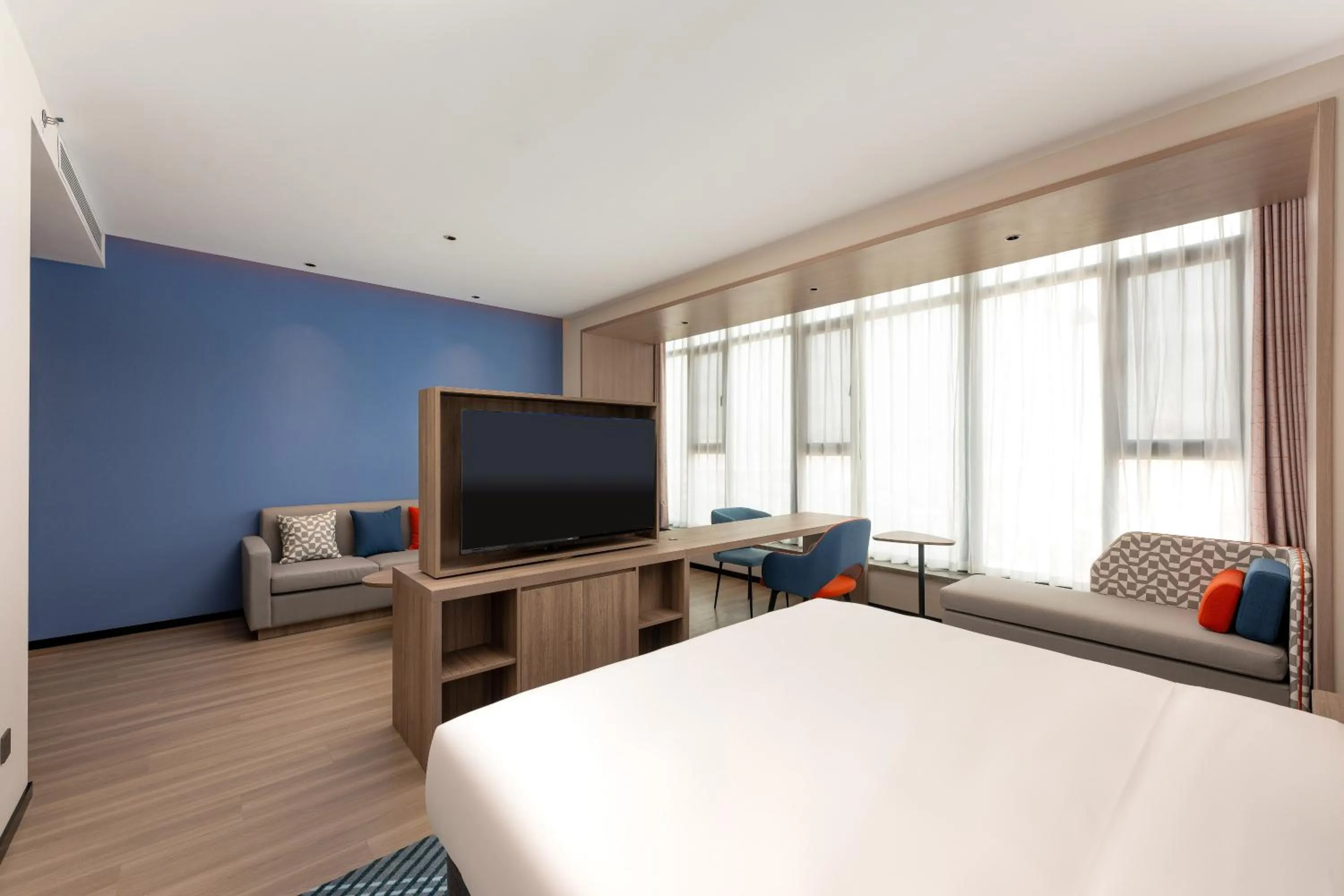 Photo of the whole room, Bed in Holiday Inn Express Liaocheng ETDZ by IHG