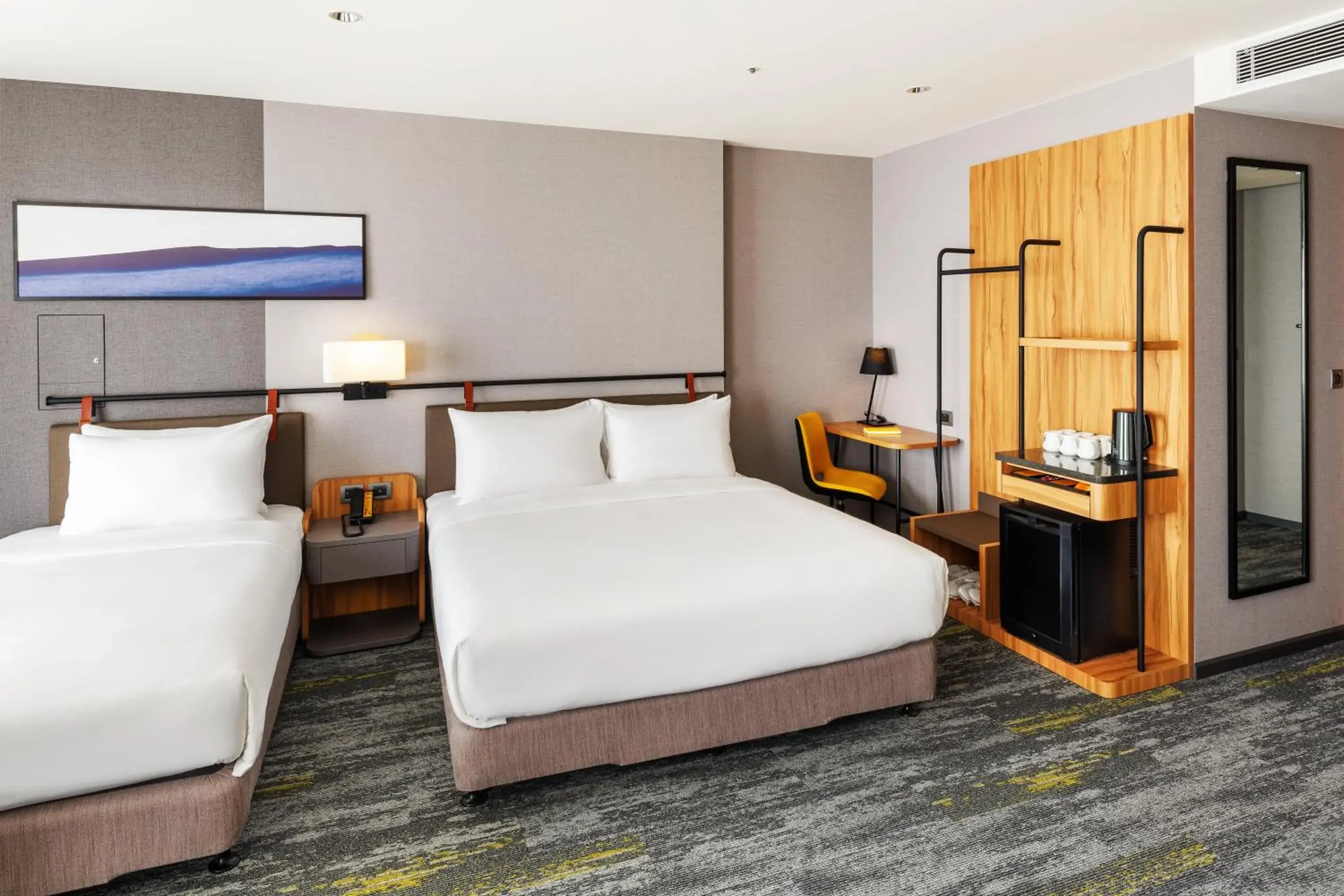 Grand King Room with Two Kinds and Two Single Beds in voco Chiayi by IHG Grand King Room with Two Kinds and Two Single Beds in voco Chiayi by IHG