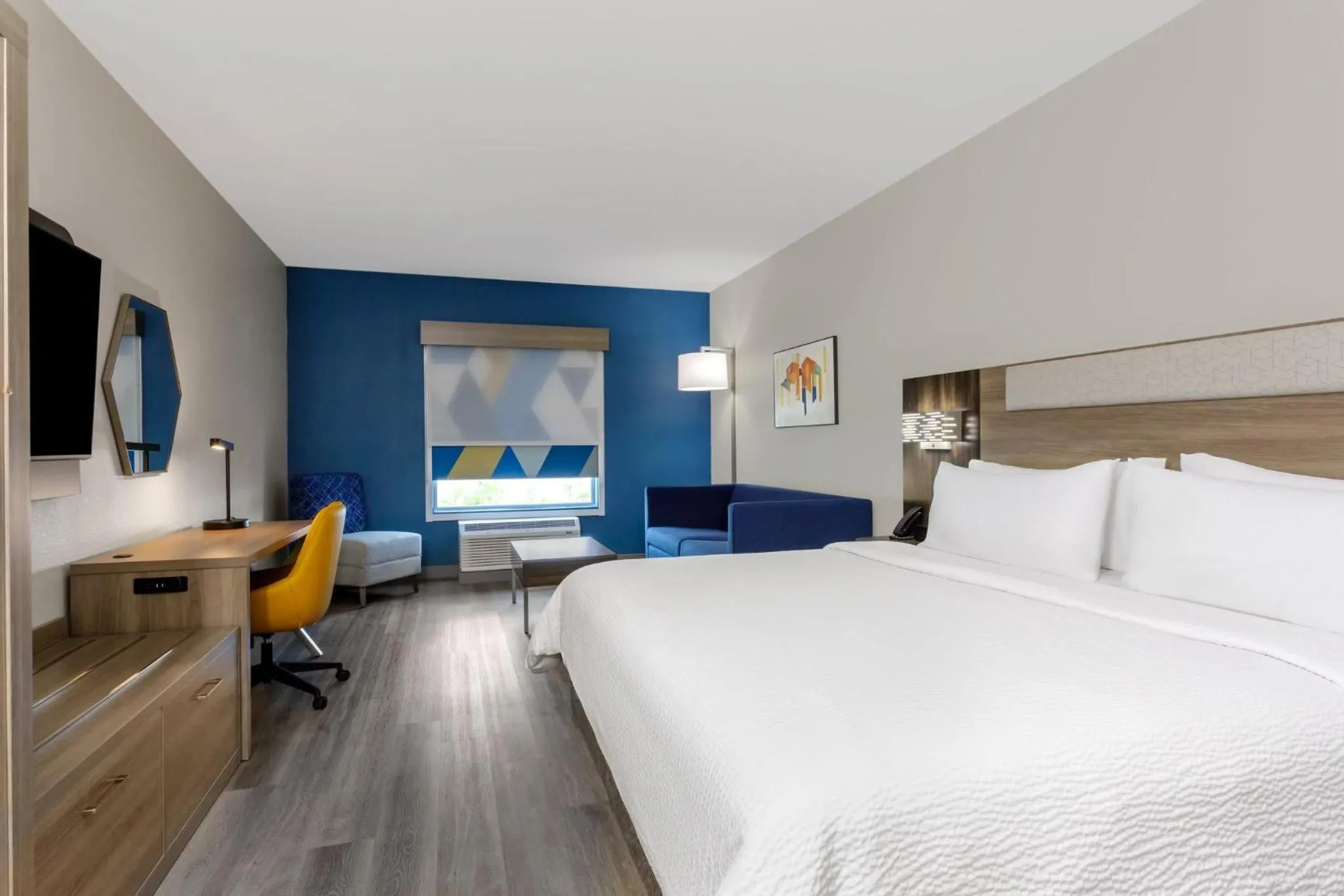 Photo of the whole room, Bed in Holiday Inn Express & Suites Macclenny by IHG