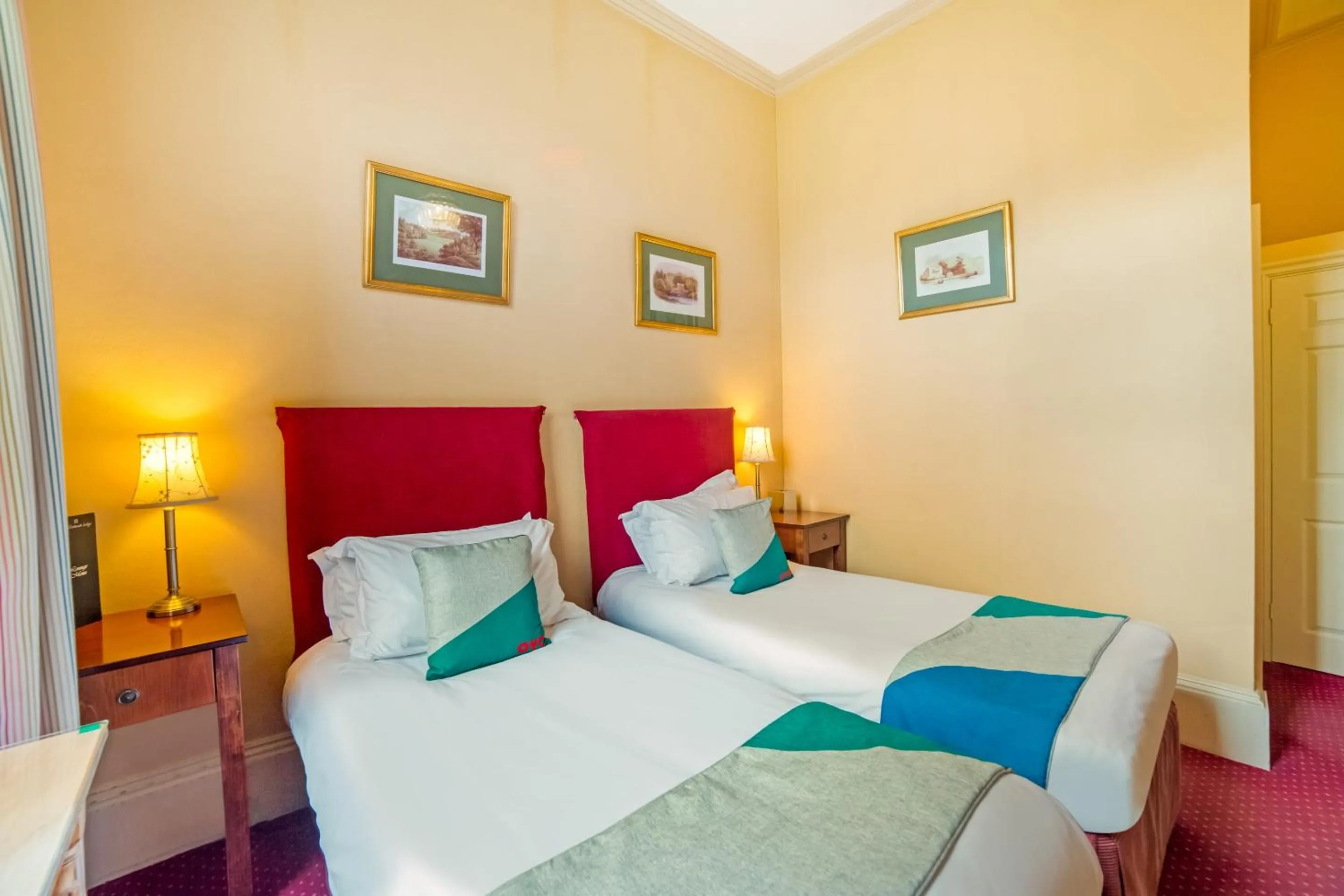 Bedroom, Bed in OYO Bailbrook Lodge, Bath