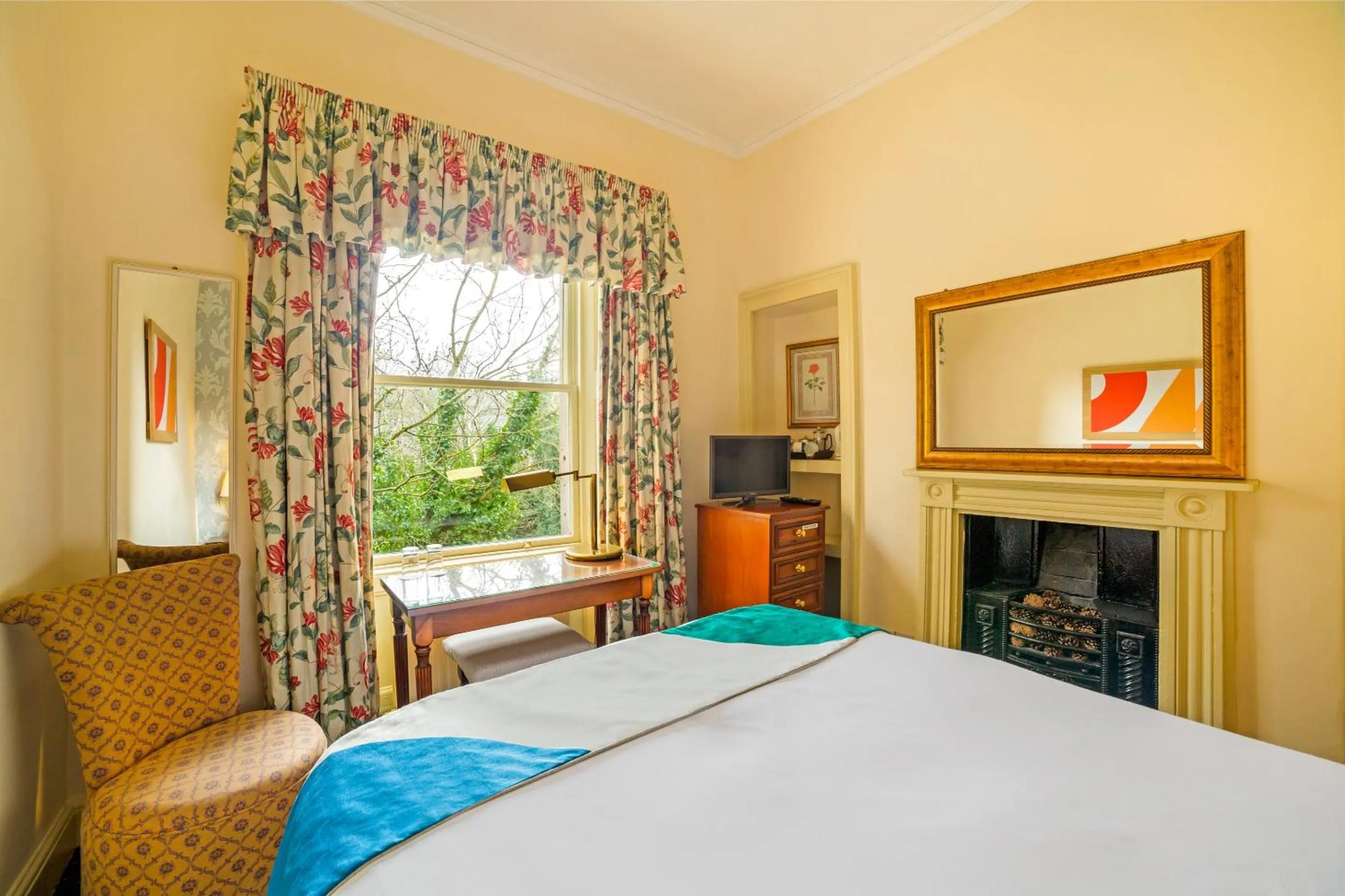 Bedroom, Bed in OYO Bailbrook Lodge, Bath