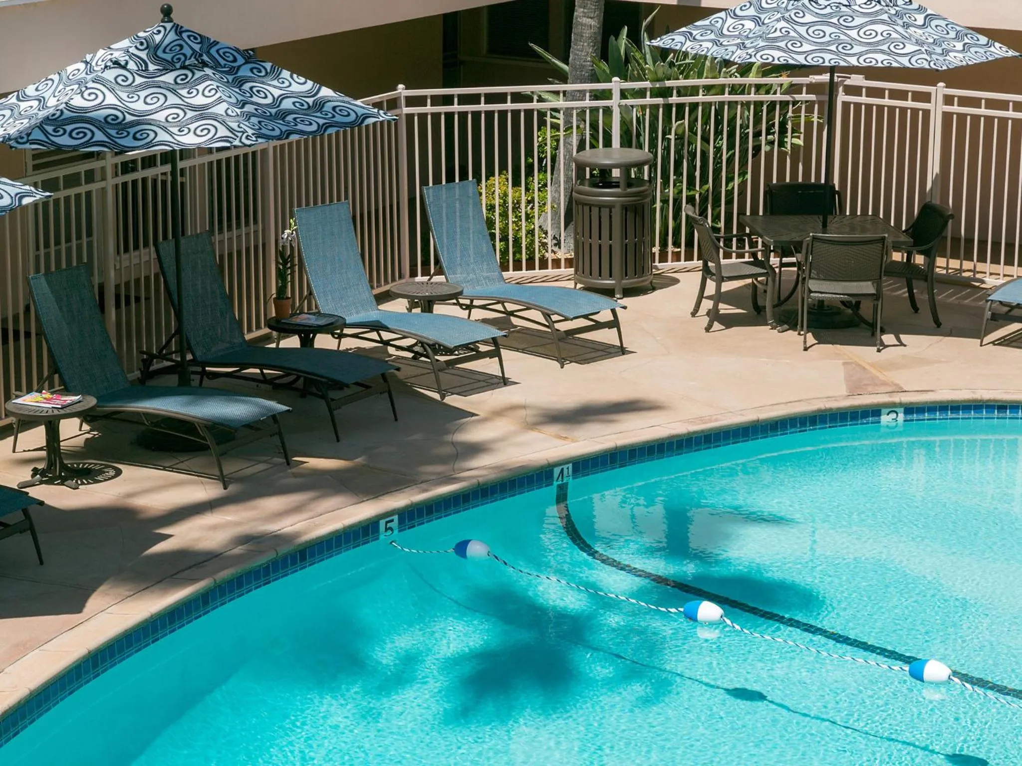 Swimming pool in La Jolla Riviera Inn