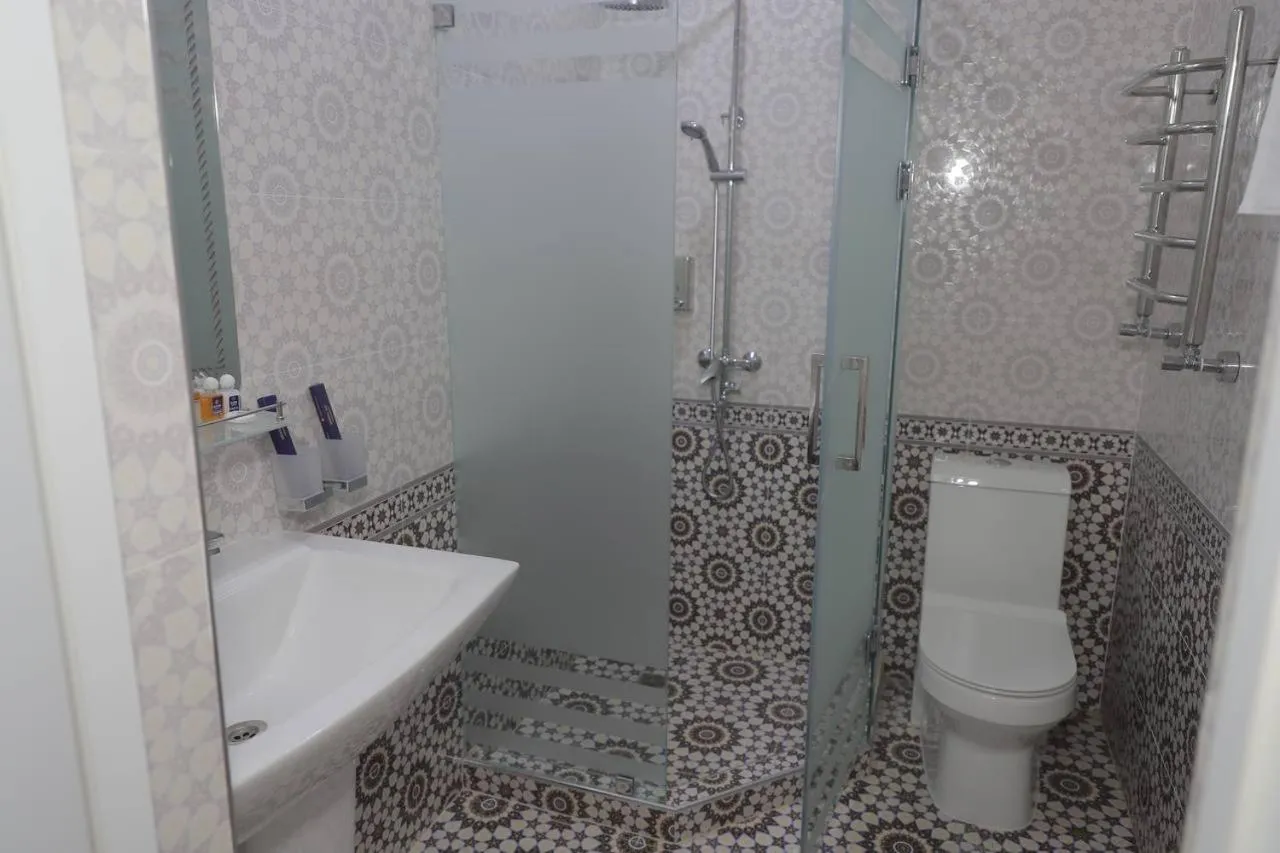 Shower in Ko'k Saroy Plaza Hotel