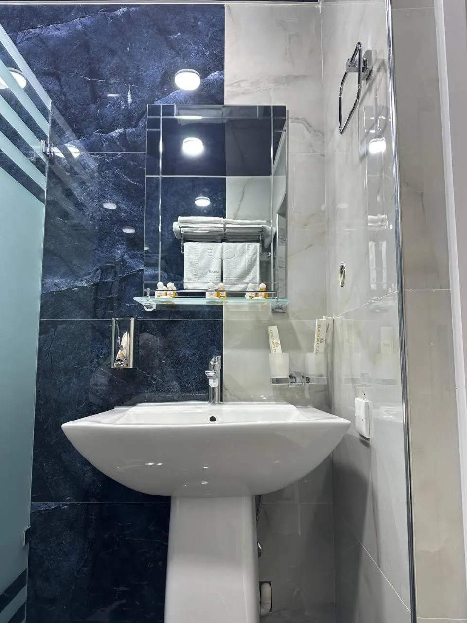 Bathroom in Ko'k Saroy Plaza Hotel