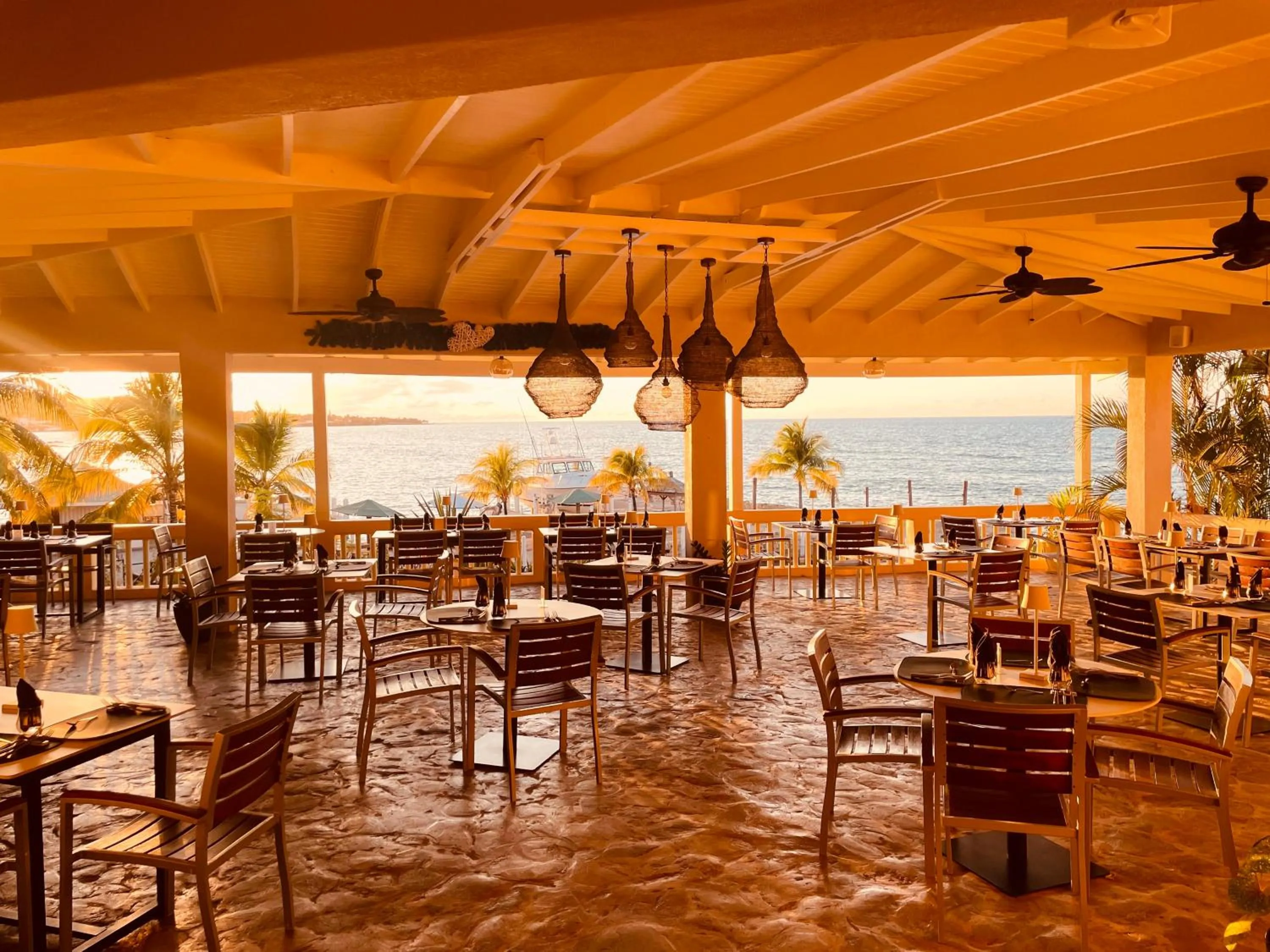 Restaurant/places to eat in Northshore Seaside Suites