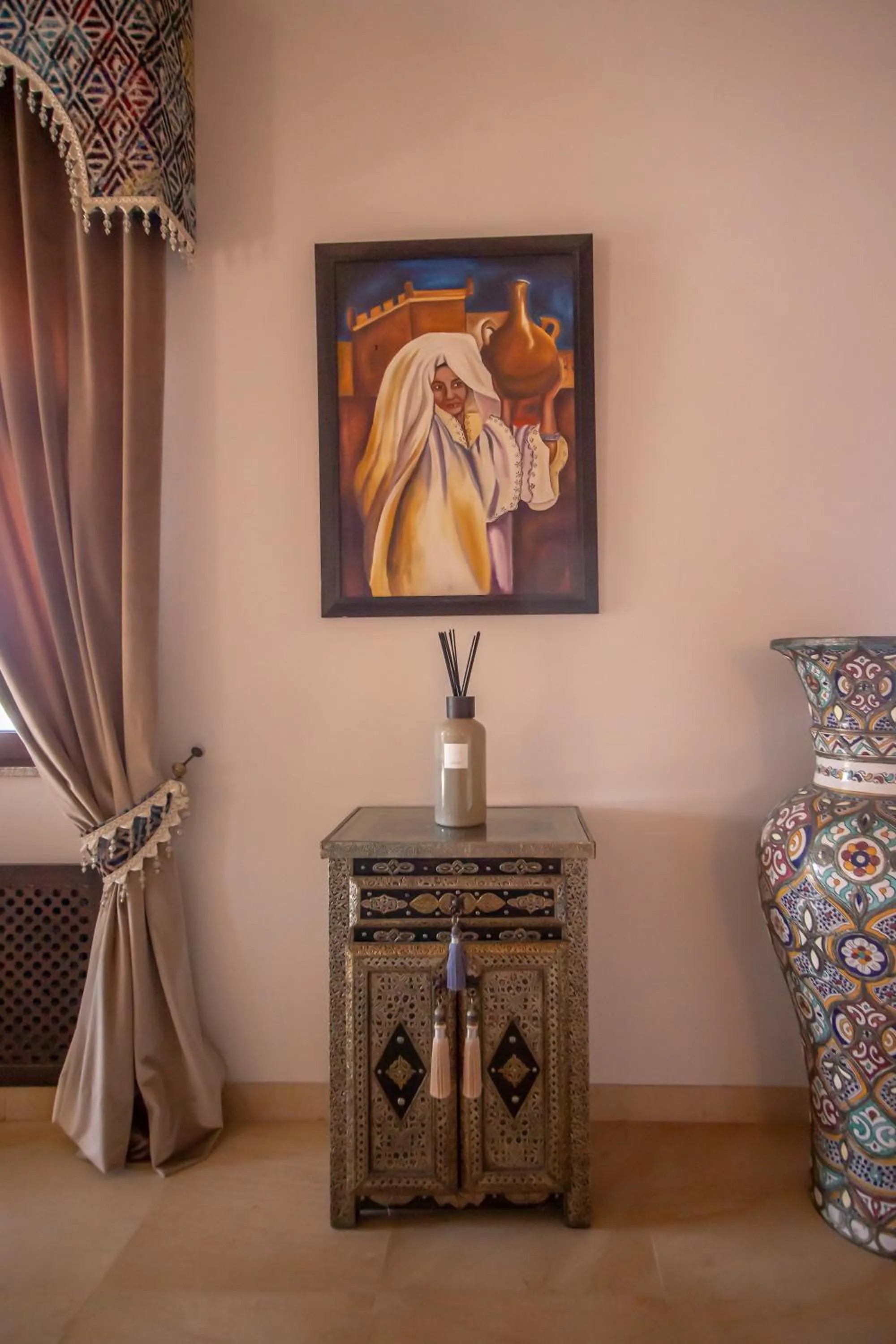 Decorative detail in Al Karob Yoga Boutique Villa