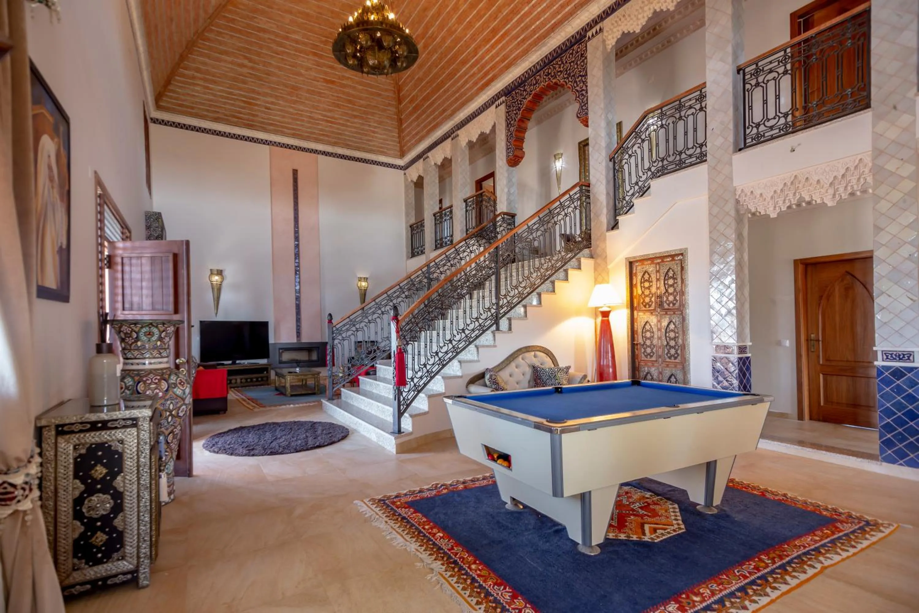 TV and multimedia in Al Karob Yoga Boutique Villa