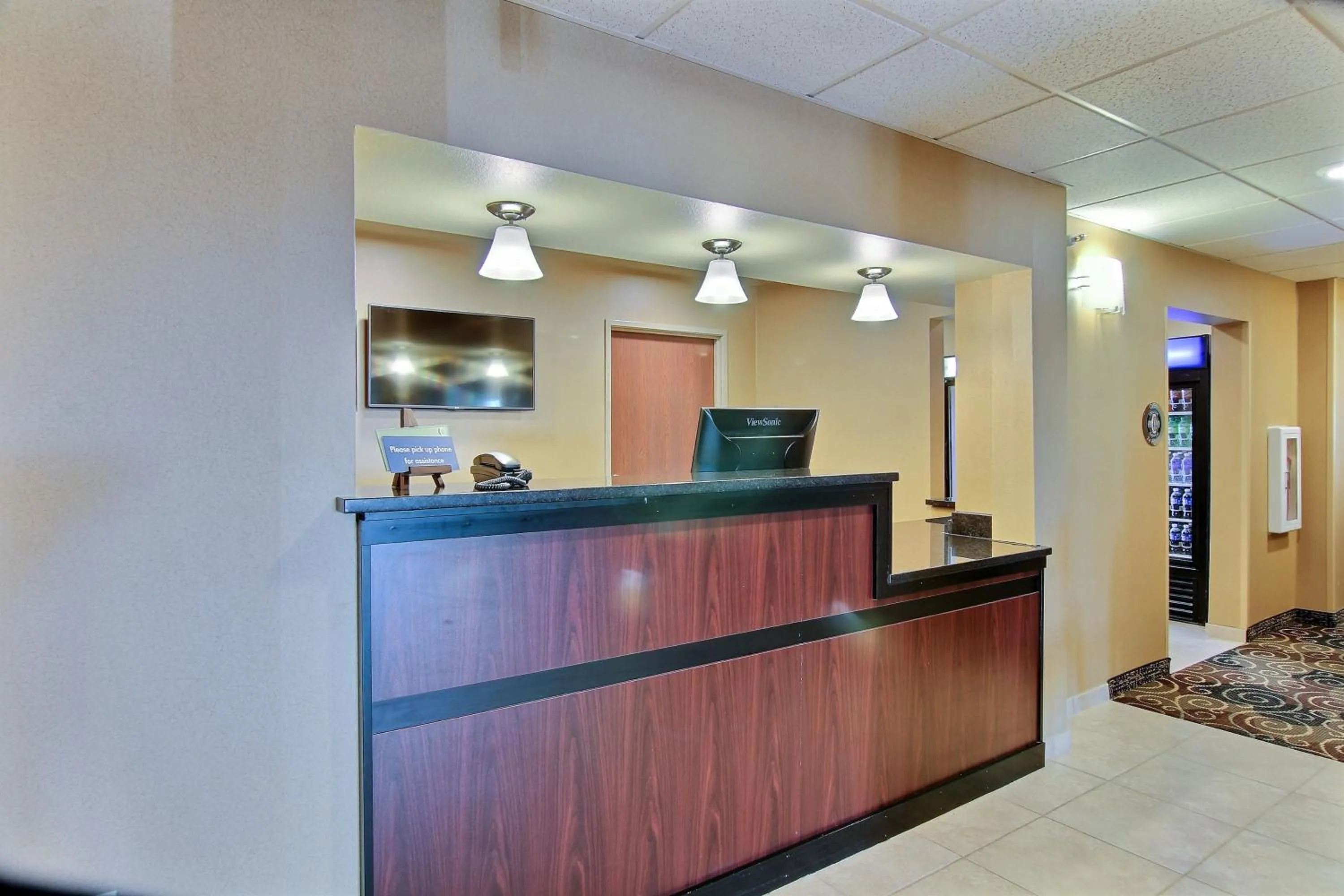 Lobby or reception in Cobblestone Hotel & Suites - Beulah