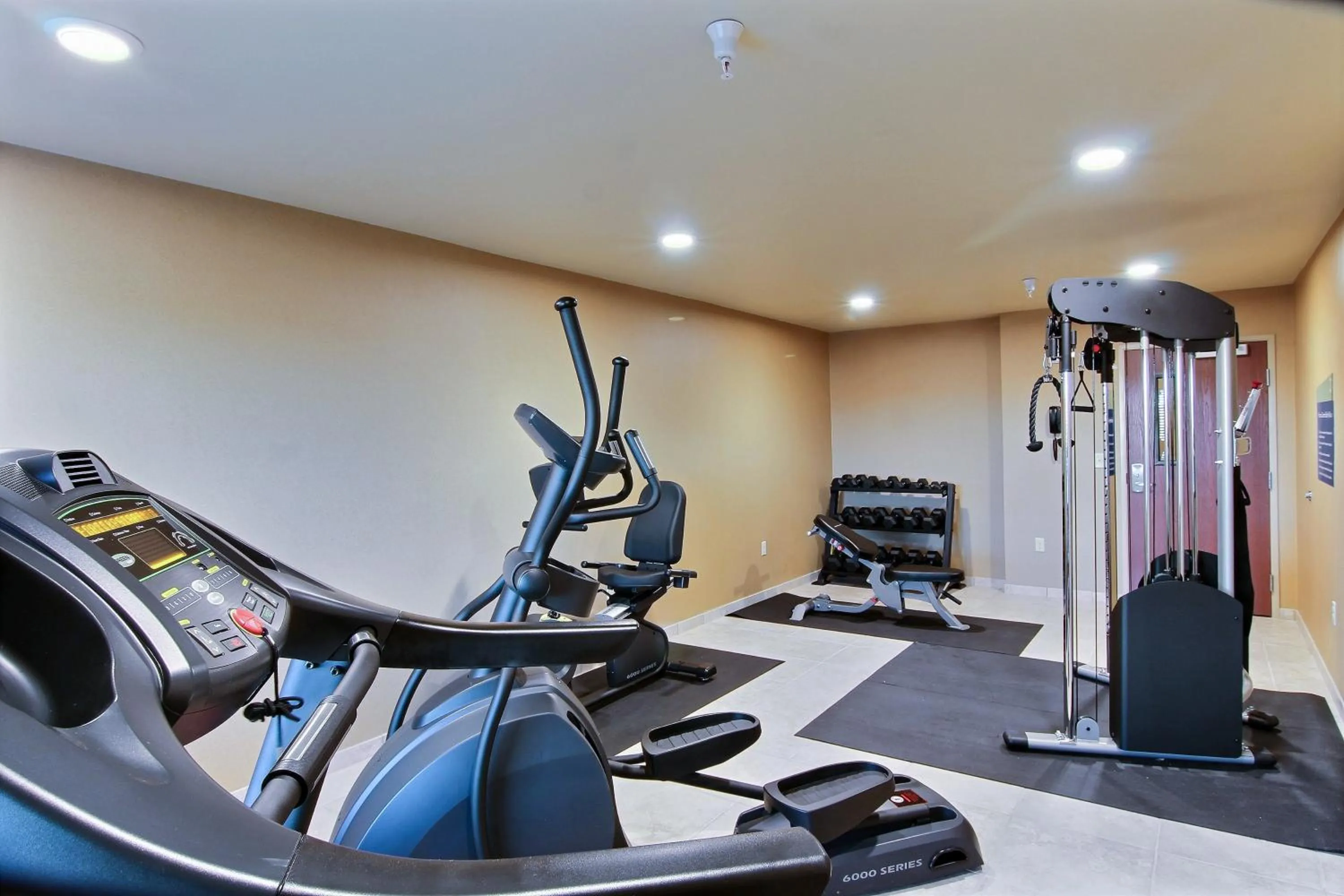 Fitness centre/facilities in Cobblestone Hotel & Suites - Beulah