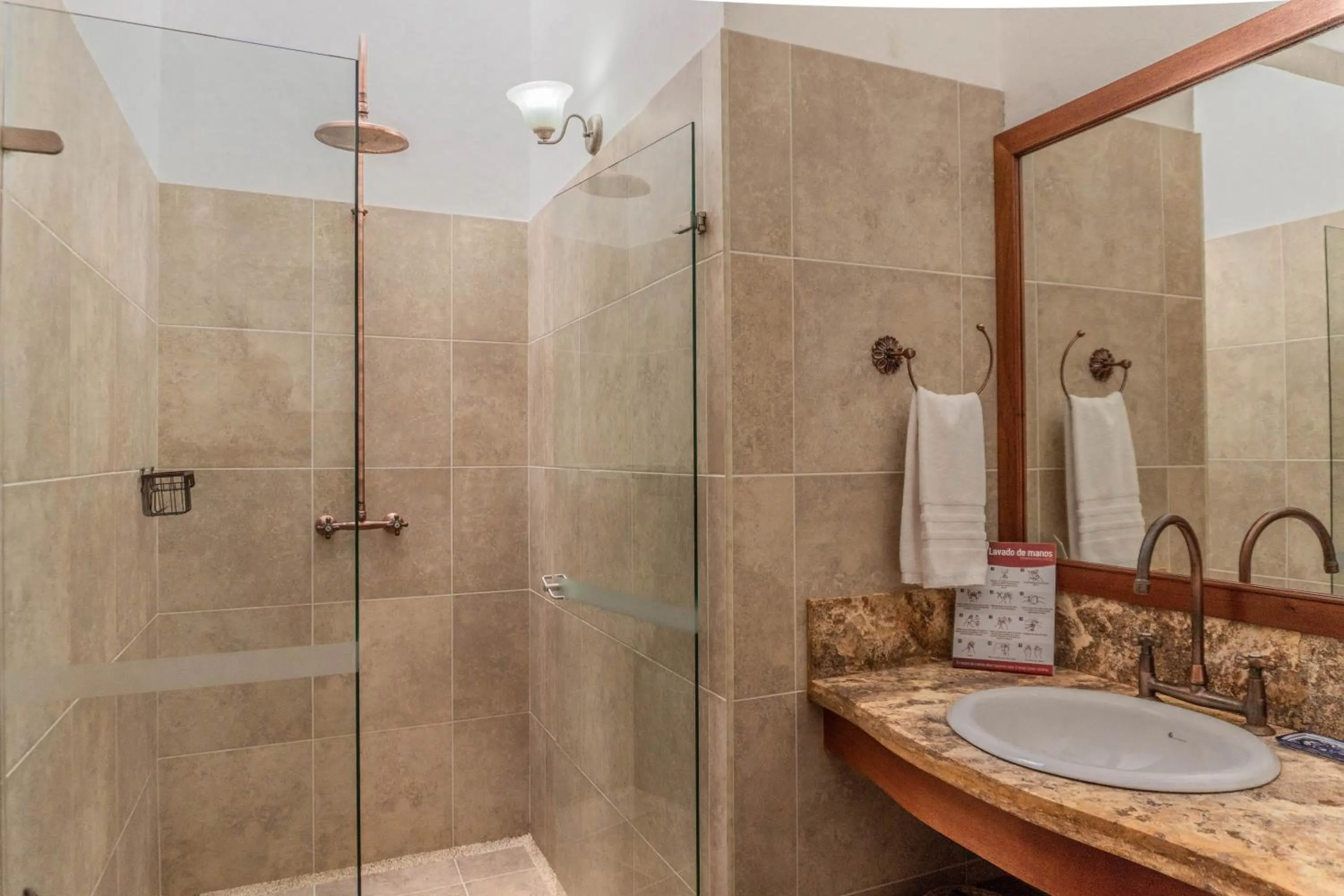 Shower in Maria Bonita Hotel