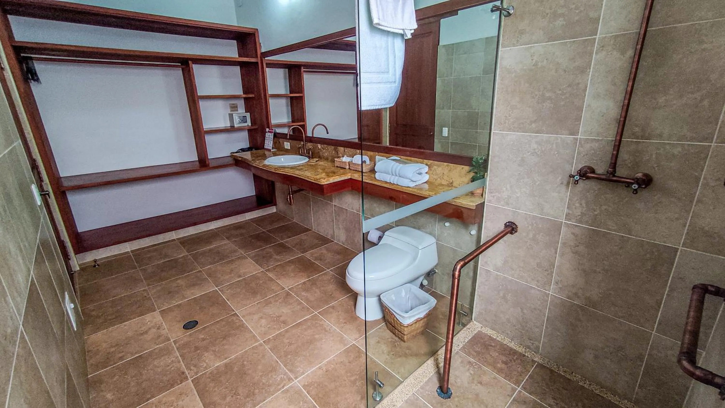 Shower in Maria Bonita Hotel