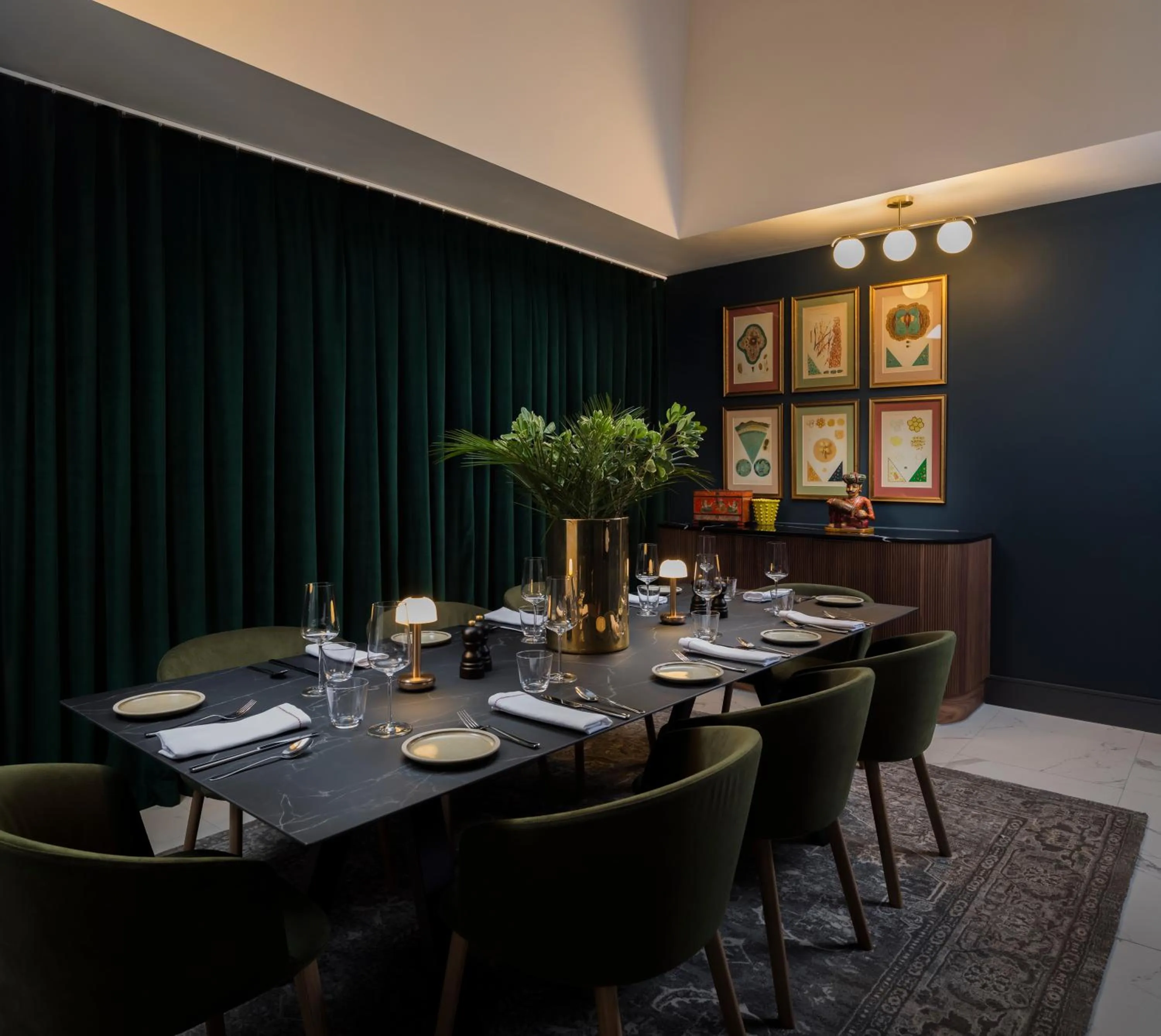 Dining area in Radisson Blu Hotel, Sheffield
