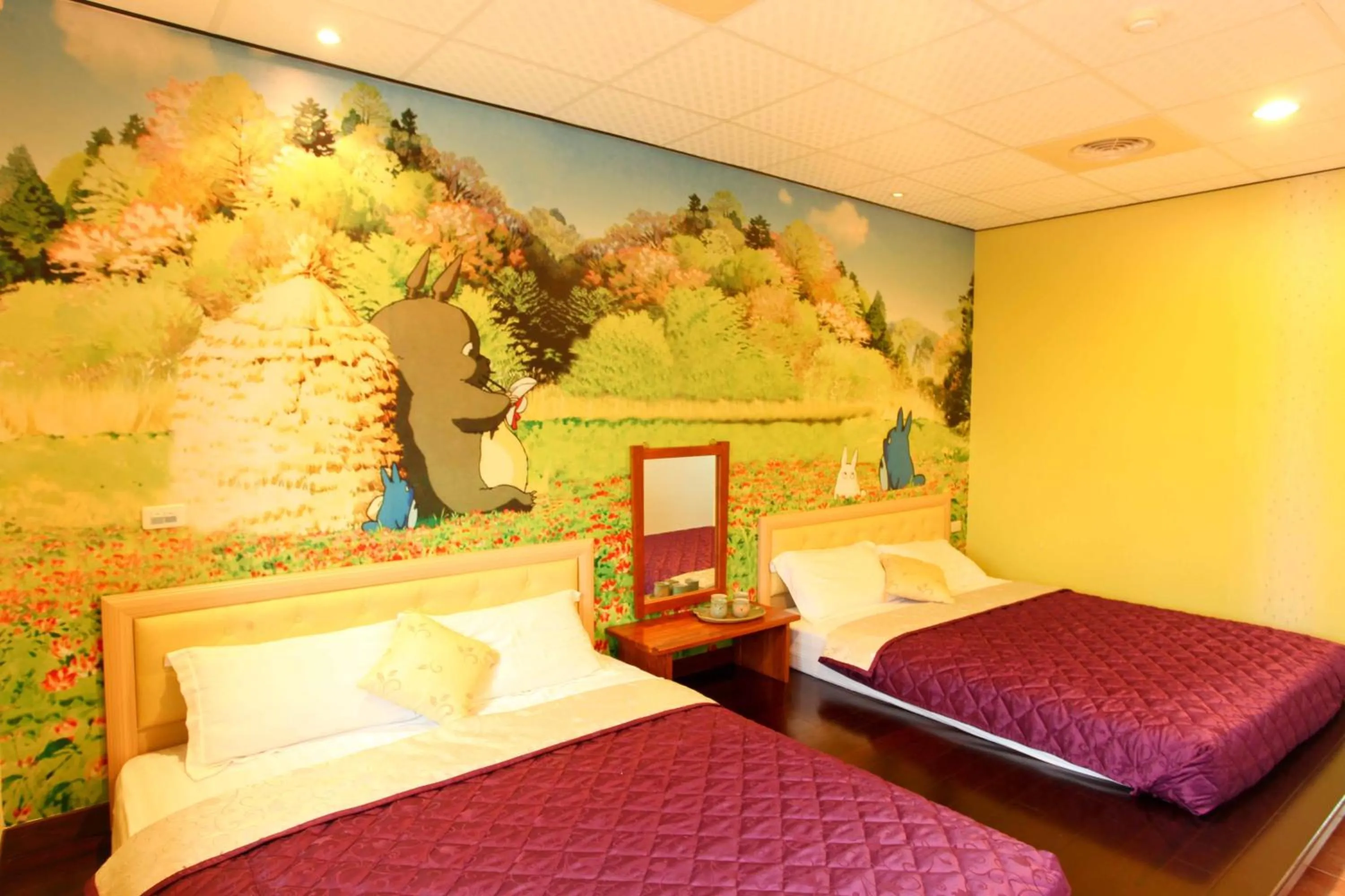 Photo of the whole room, Bed in Family Pottery