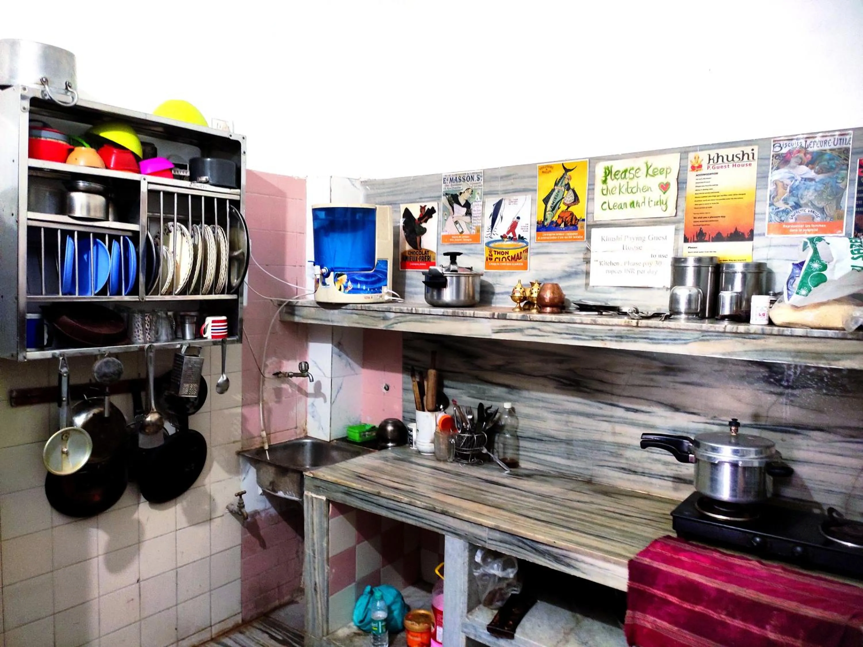 Kitchen or kitchenette in Khushi Paying Guest House